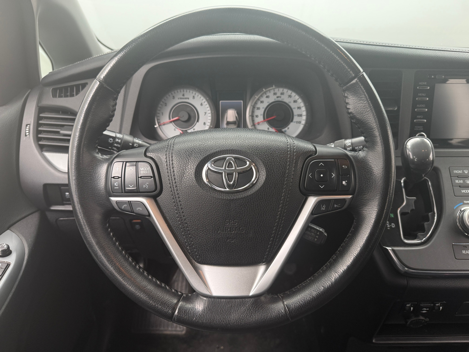 Thumbnail: 2018 Toyota Sienna - 4