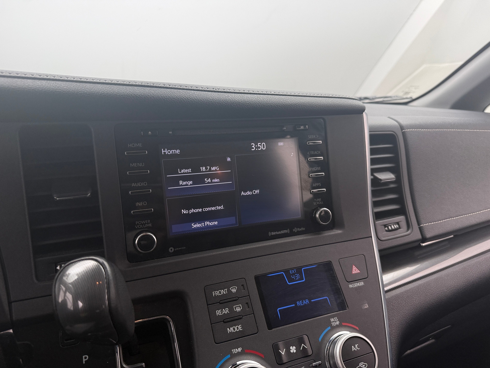 Thumbnail: 2018 Toyota Sienna - 3