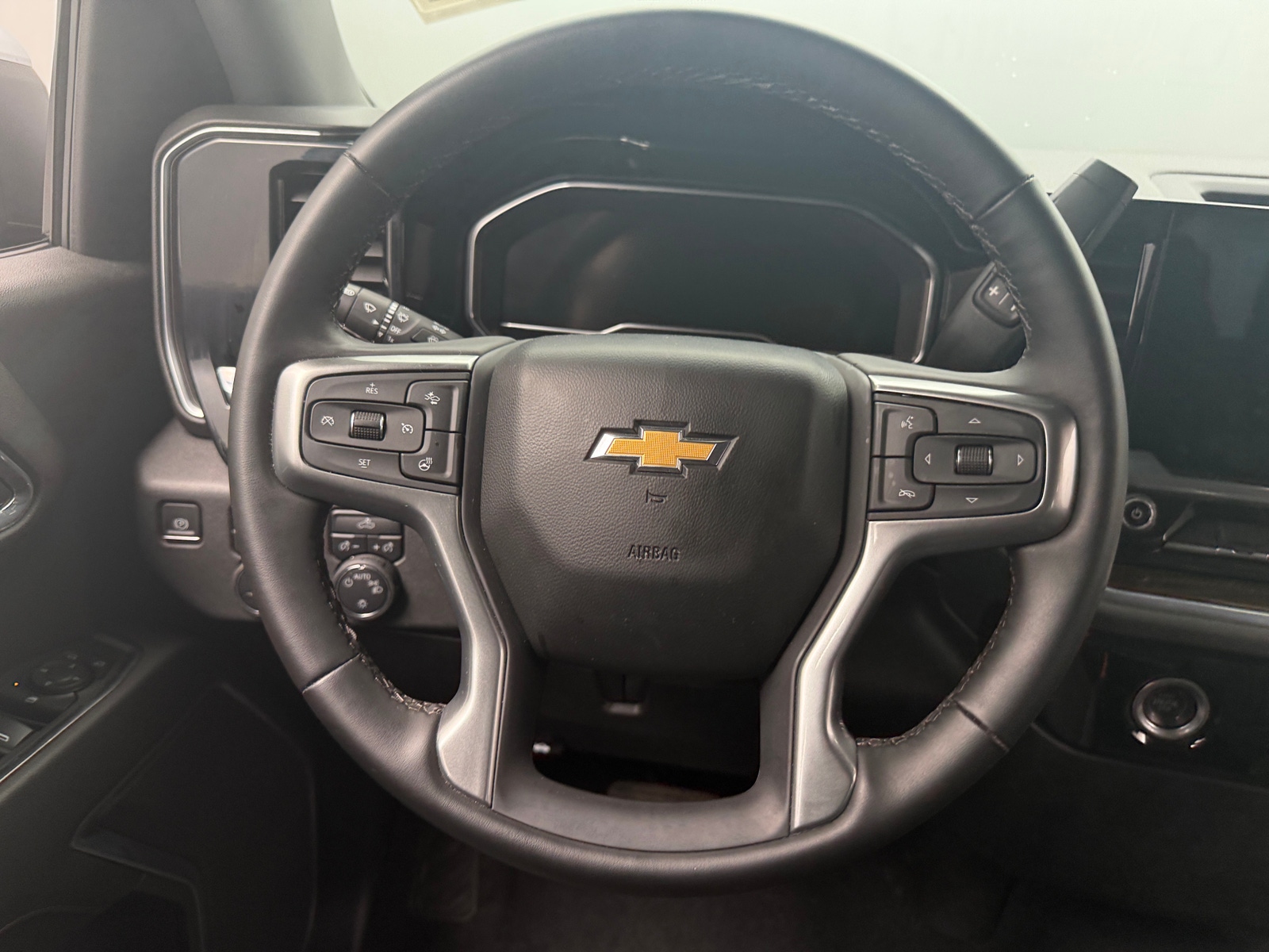 Thumbnail: 2024 Chevrolet Silverado 1500 - 5