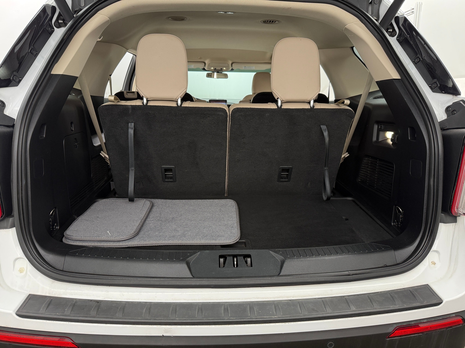 Thumbnail: 2020 Ford Explorer - 7