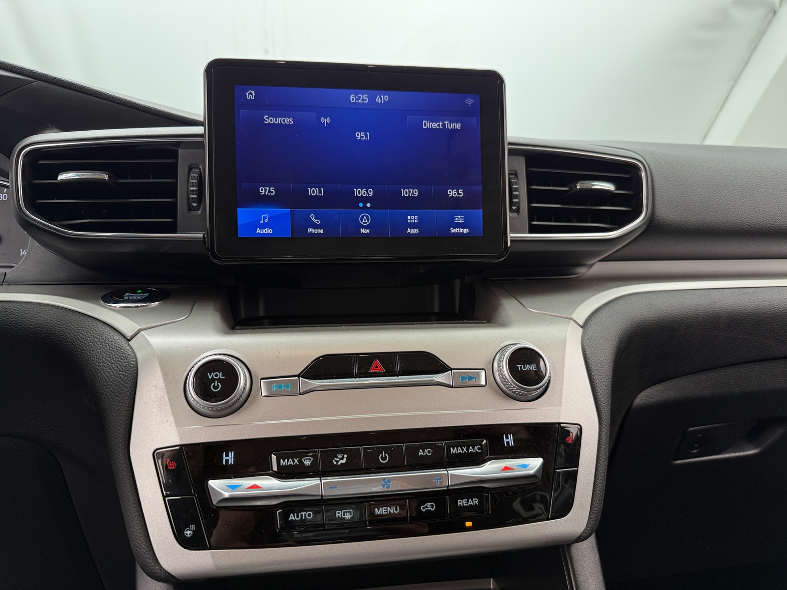 Thumbnail: 2020 Ford Explorer - 4