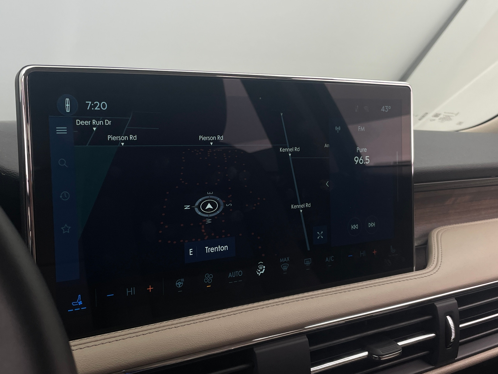 Thumbnail: 2025 Lincoln Corsair - 3