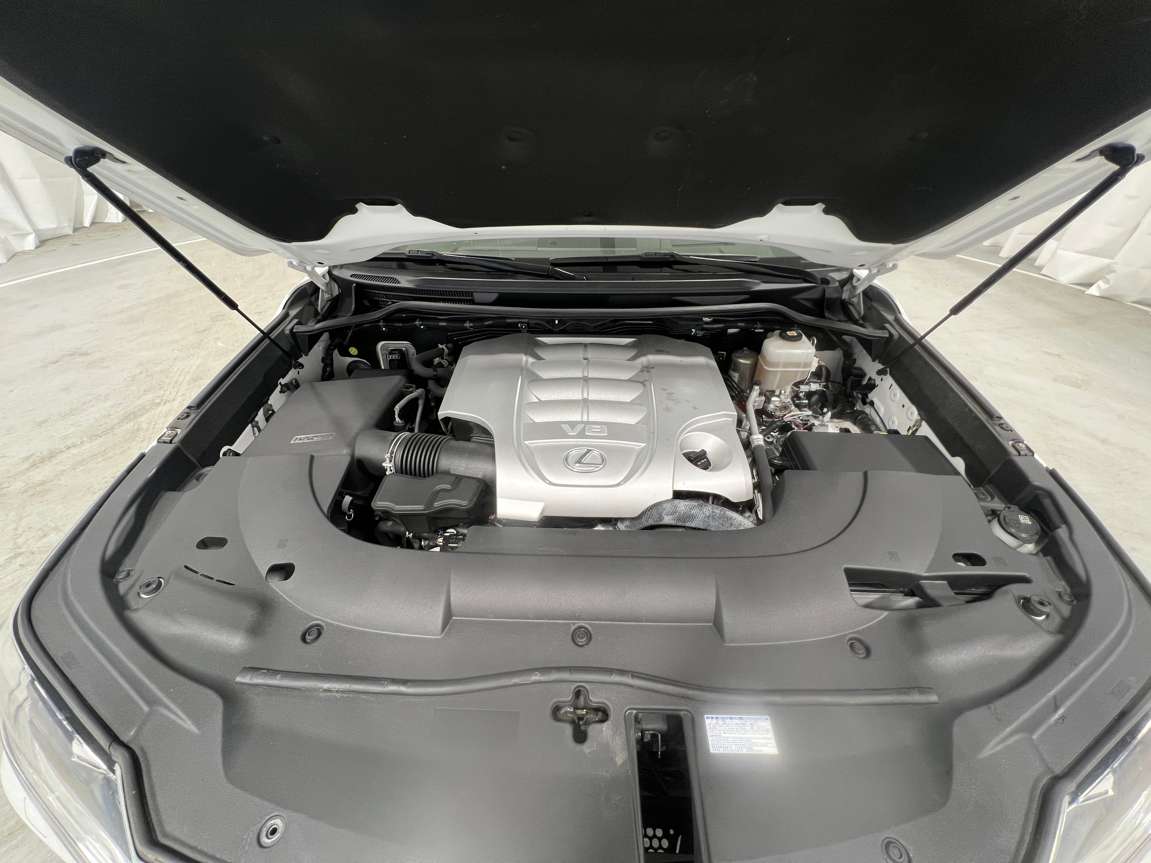 2021 Lexus LX 570 - Photo 7