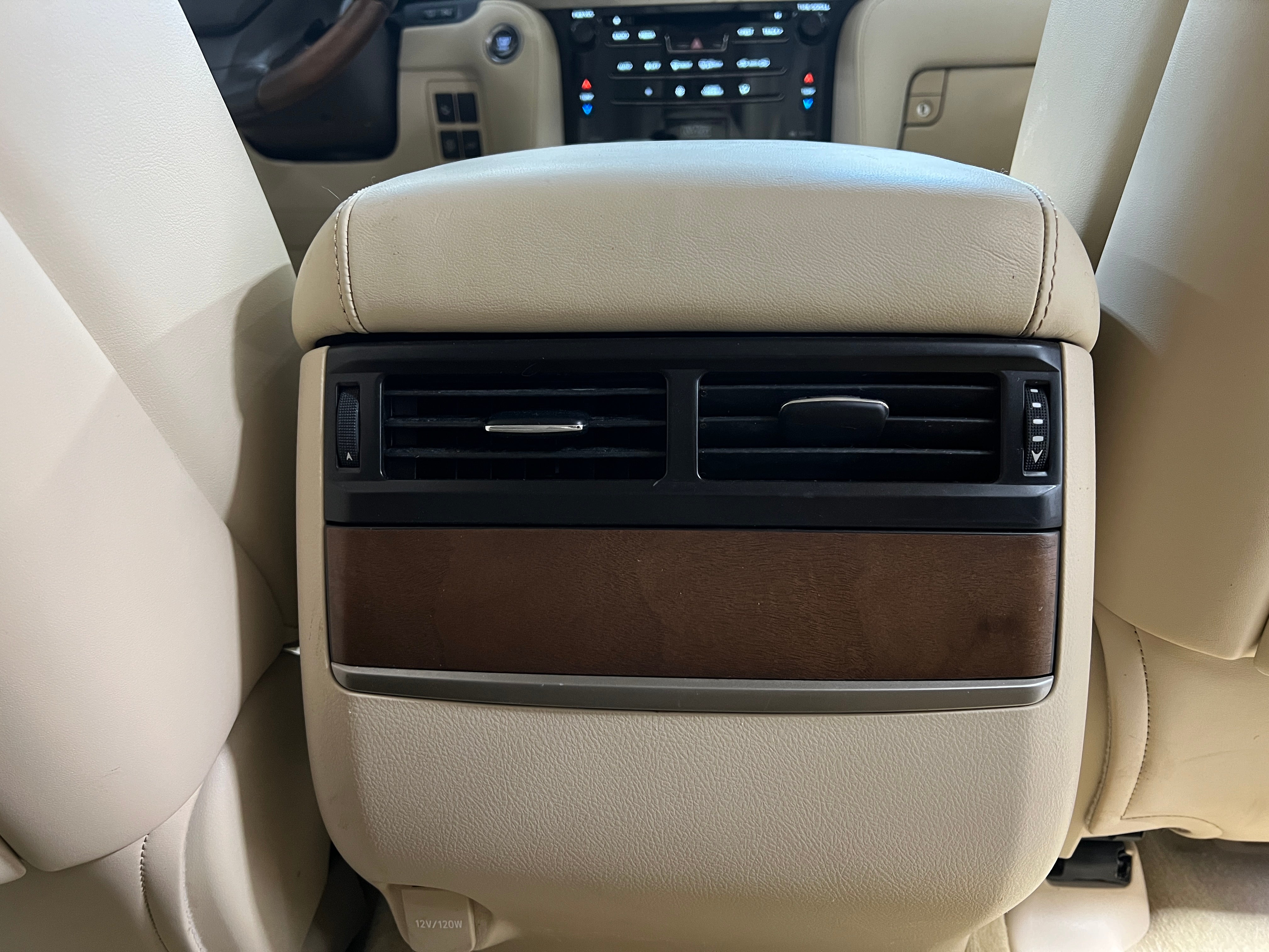 2021 Lexus LX 570 - Photo 3