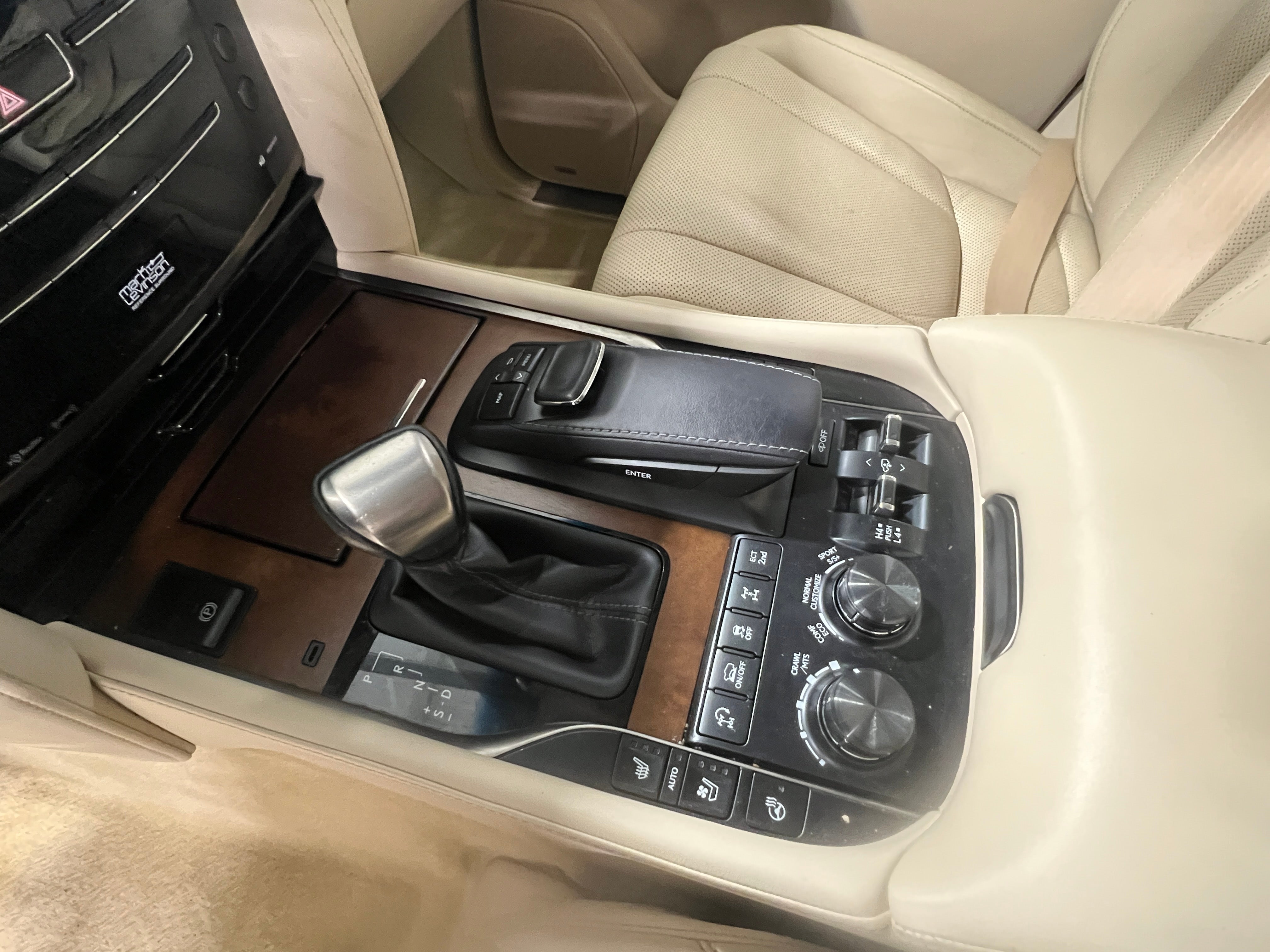 2021 Lexus LX 570 - Photo 5
