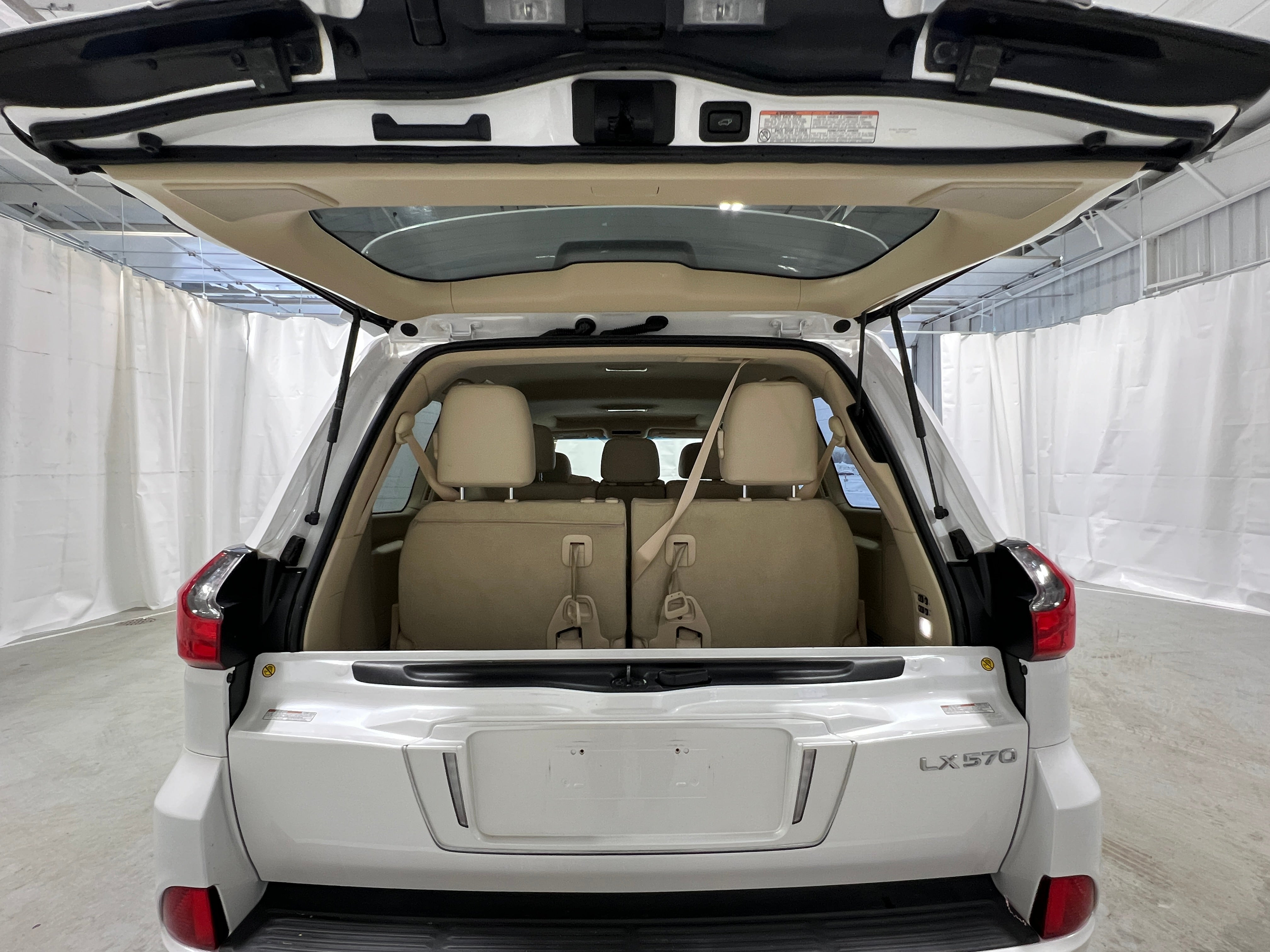 2021 Lexus LX 570 - Photo 9