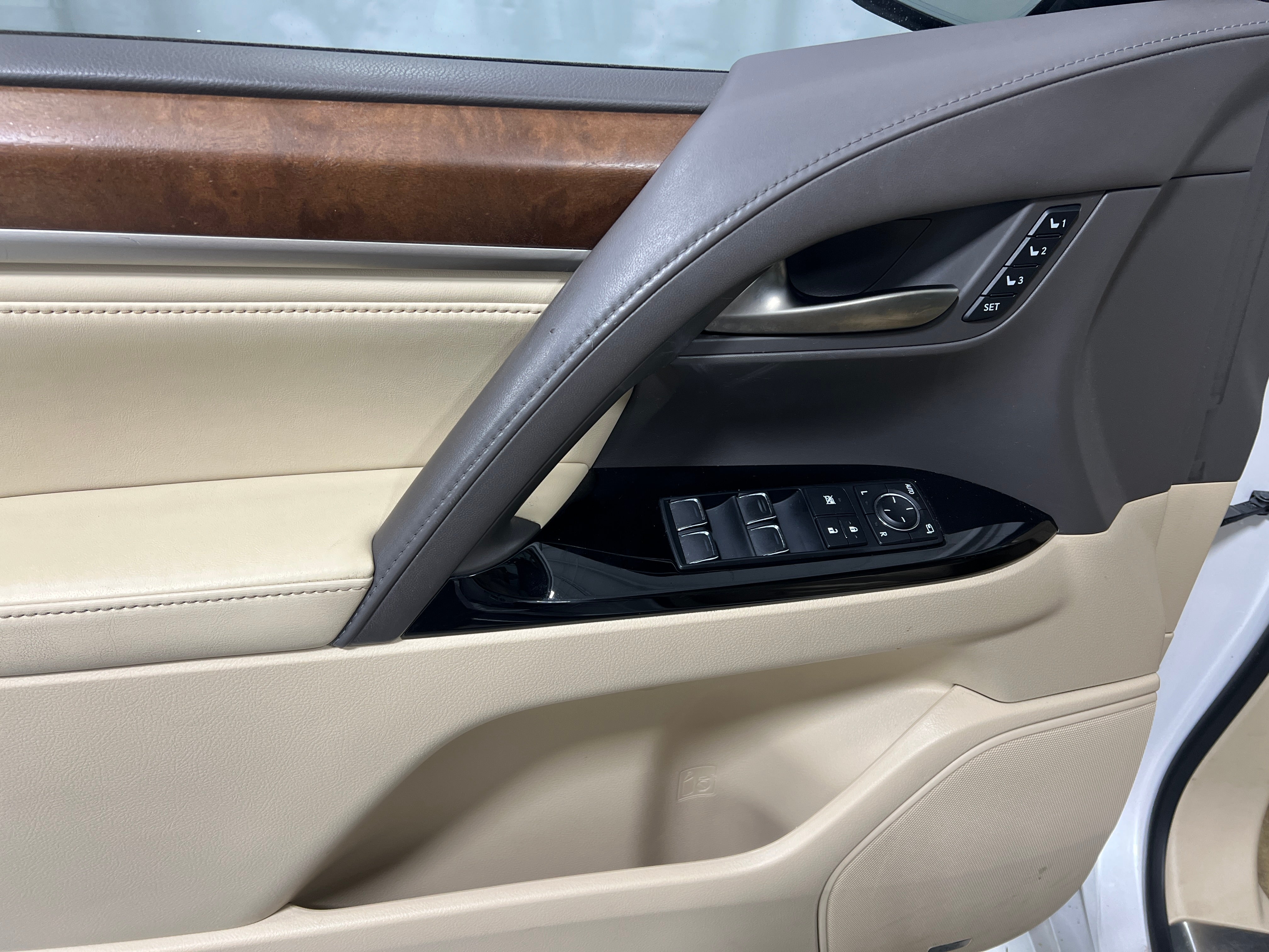 2021 Lexus LX 570 - Photo 10