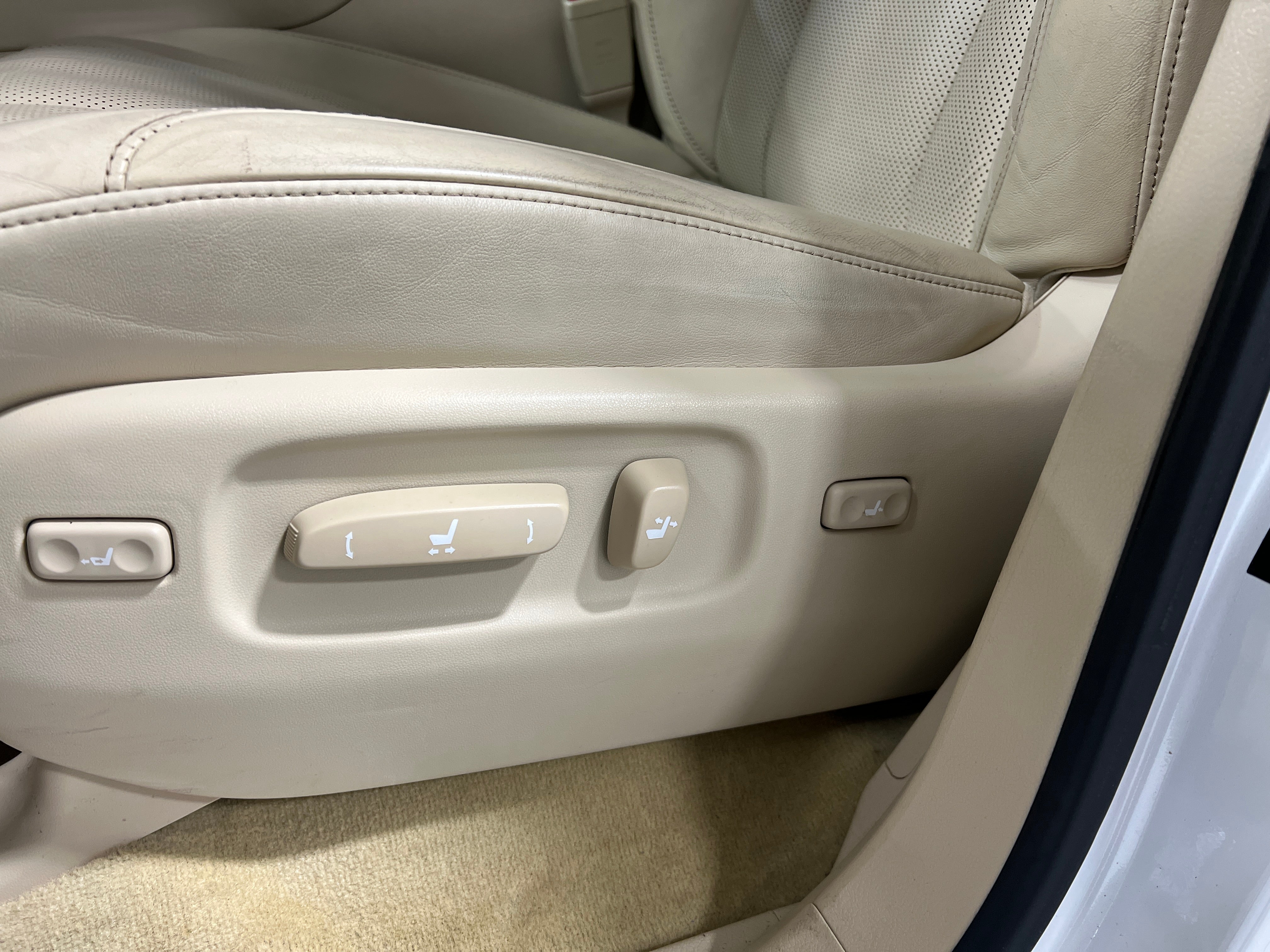 2021 Lexus LX 570 - Photo 11