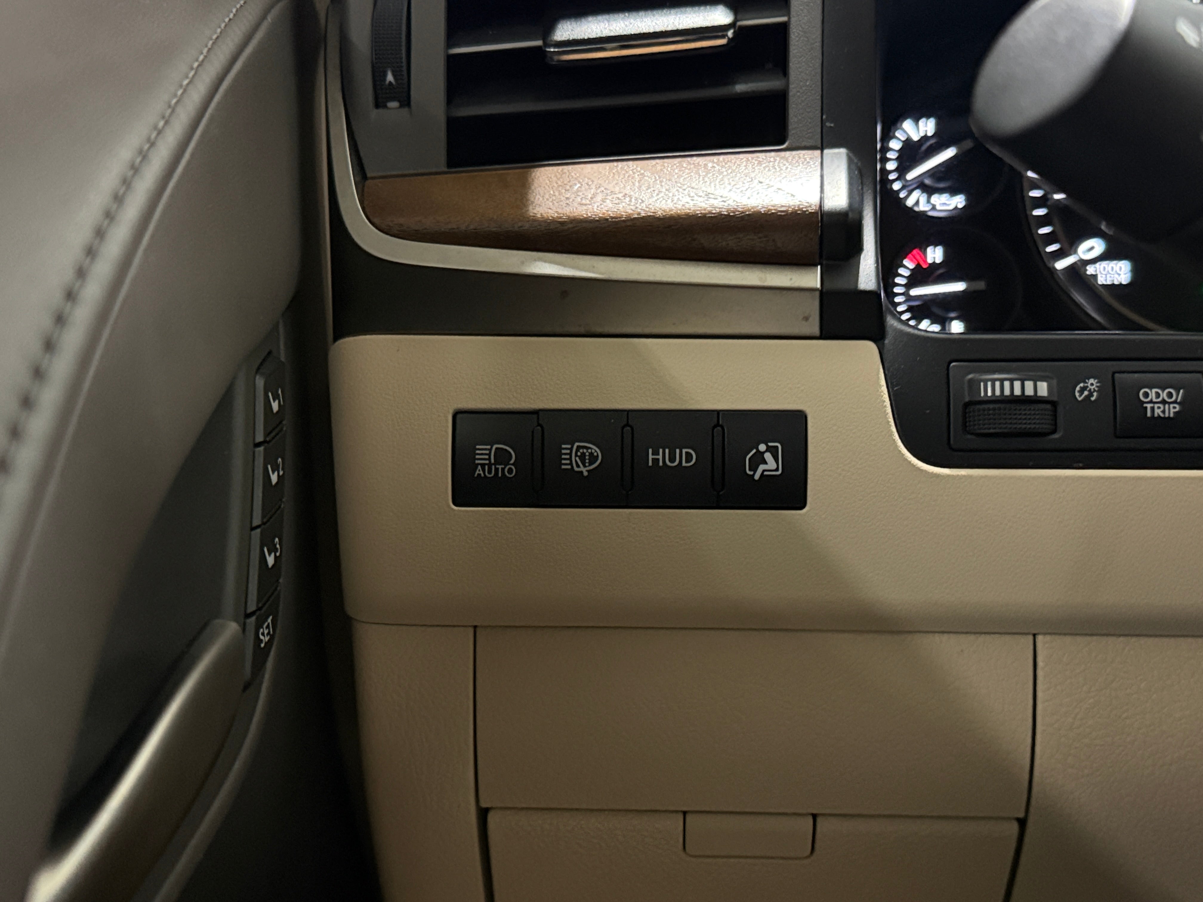 2021 Lexus LX 570 - Photo 12