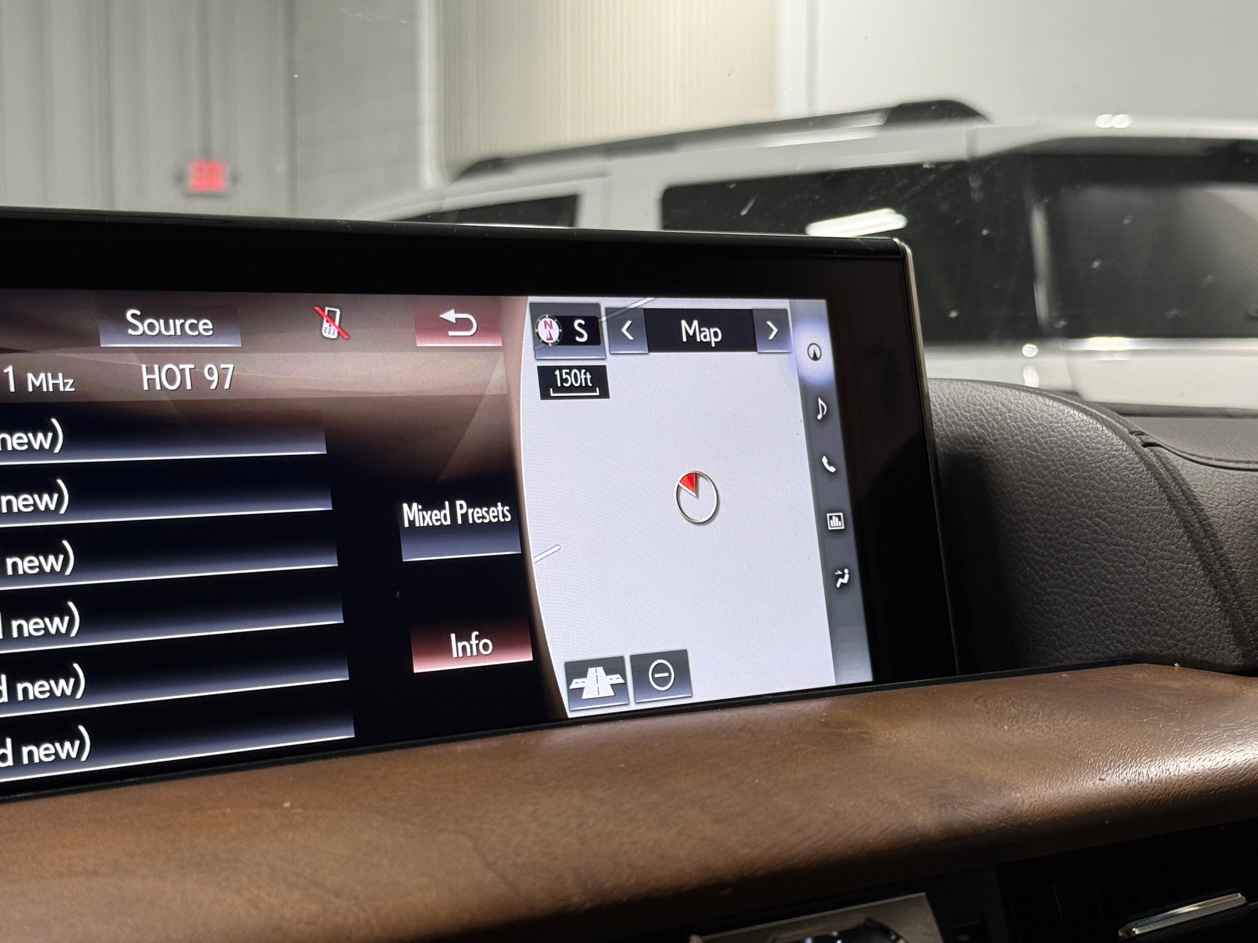2021 Lexus LX 570 - Photo 16