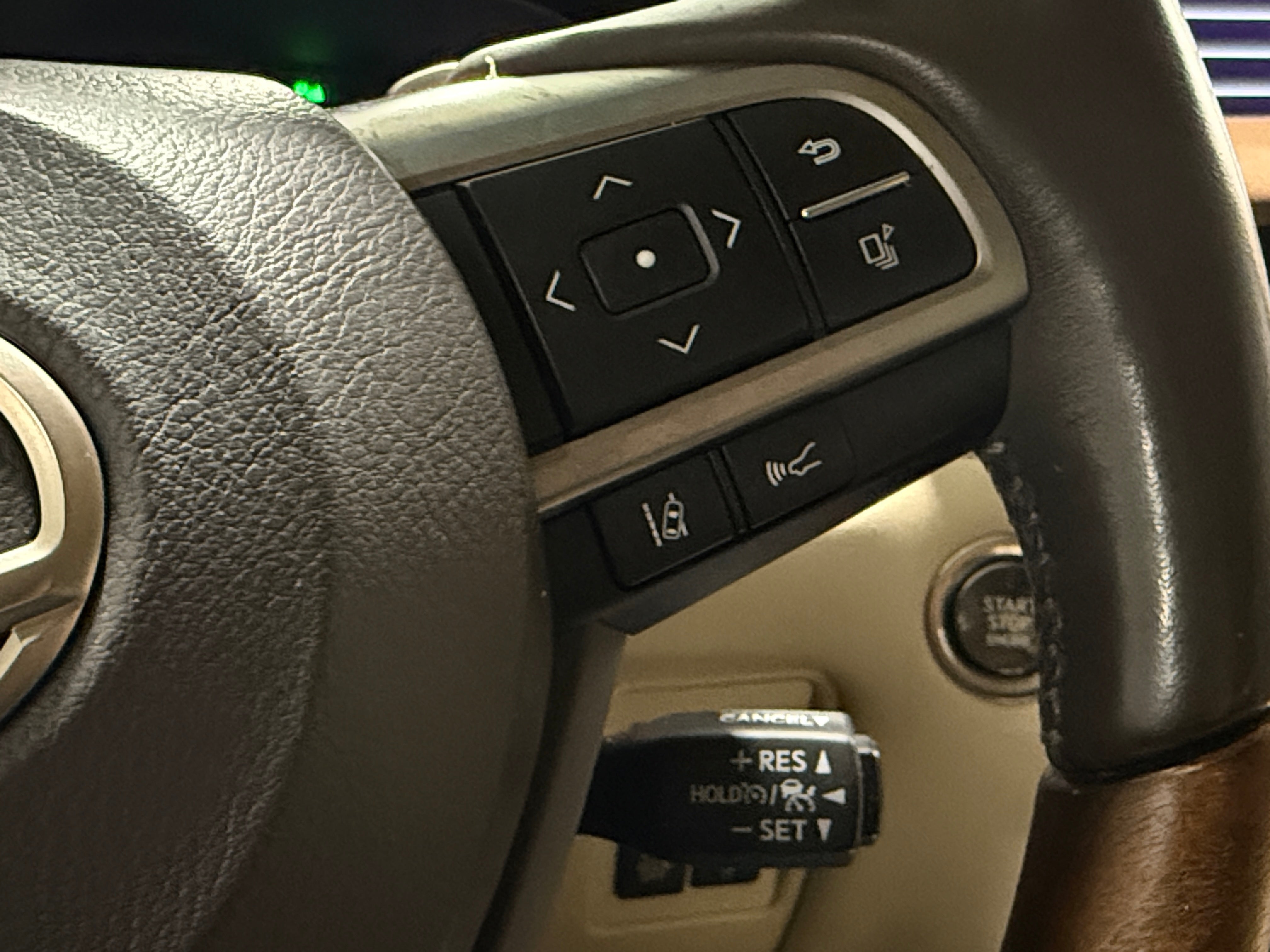 2021 Lexus LX 570 - Photo 21