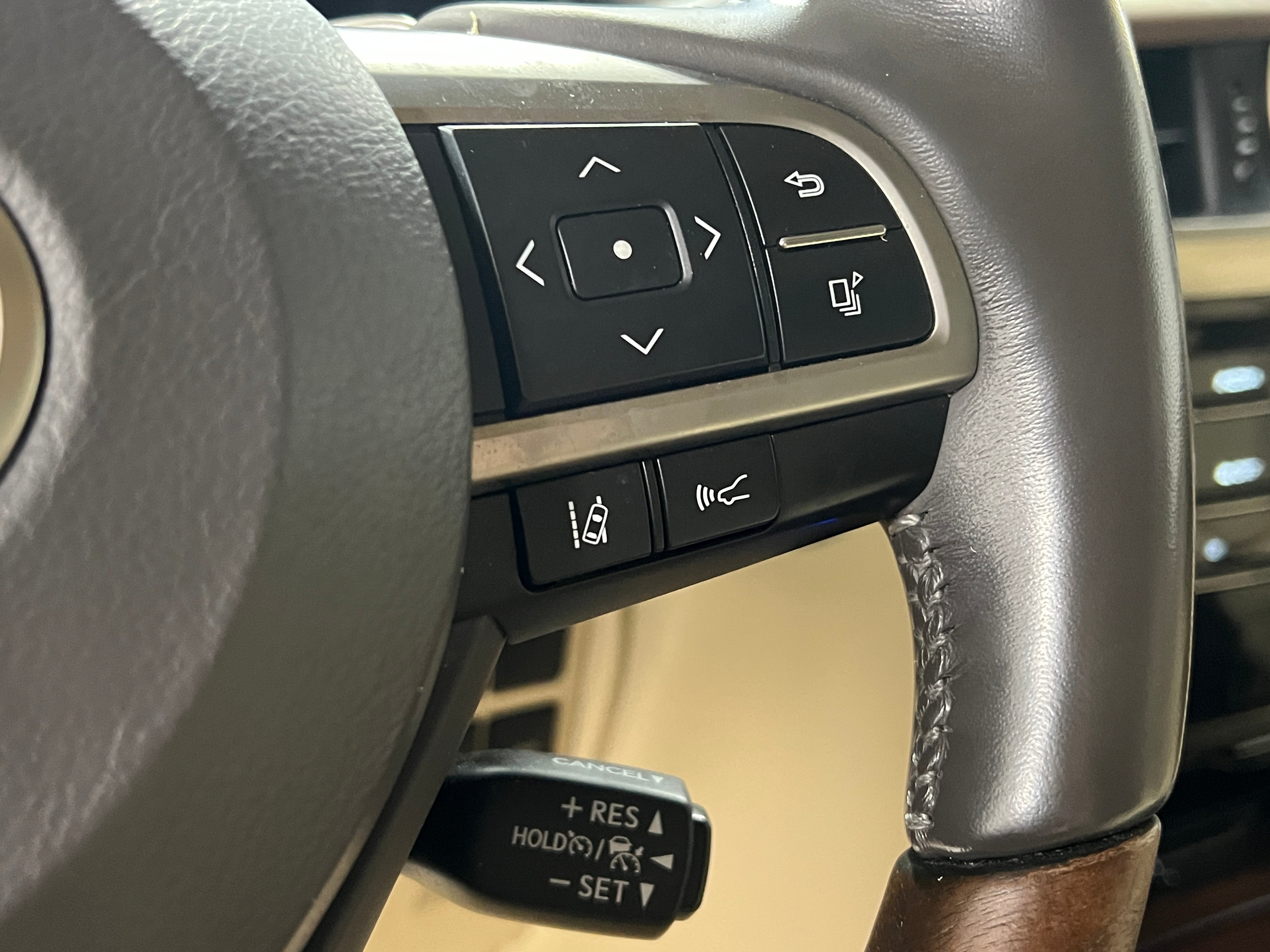 2021 Lexus LX 570 - Photo 25