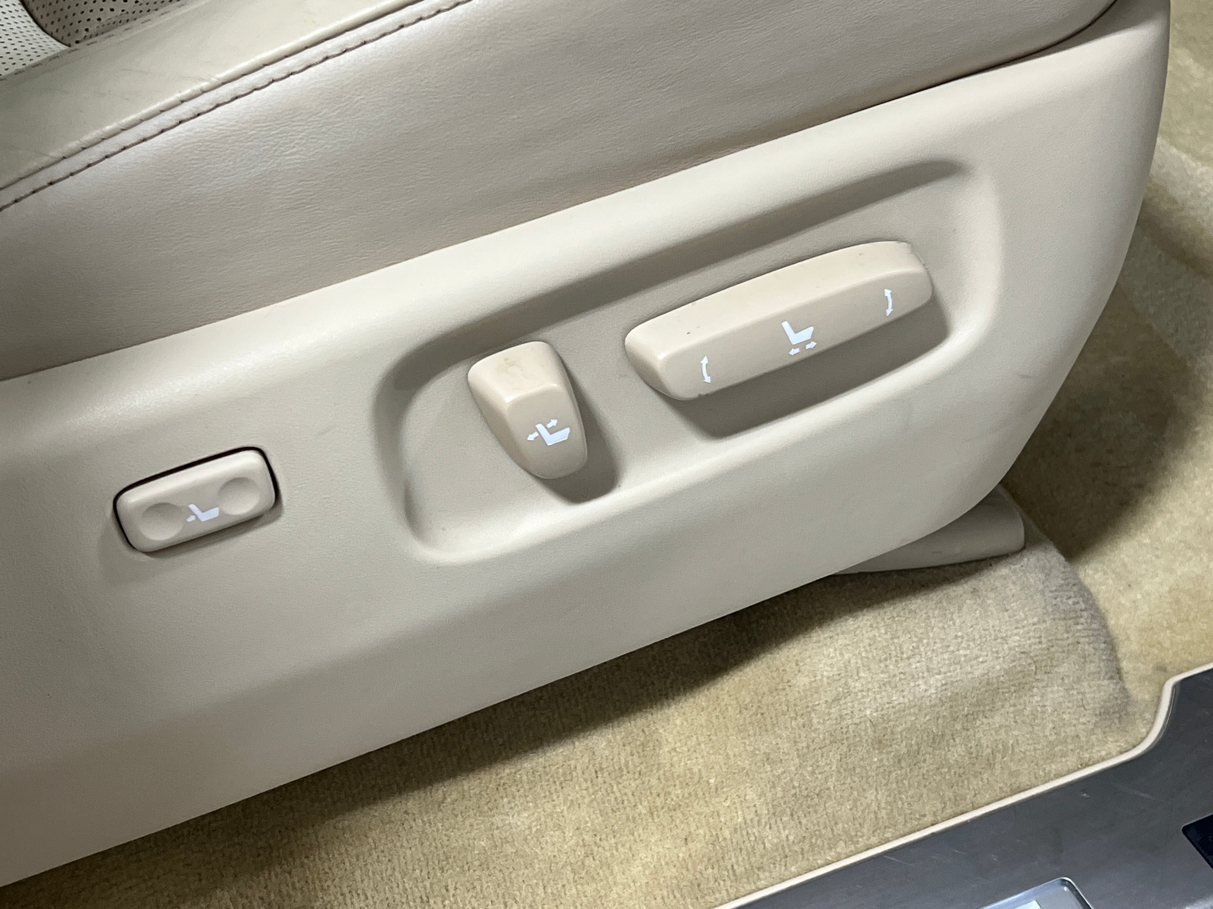 2021 Lexus LX 570 - Photo 27