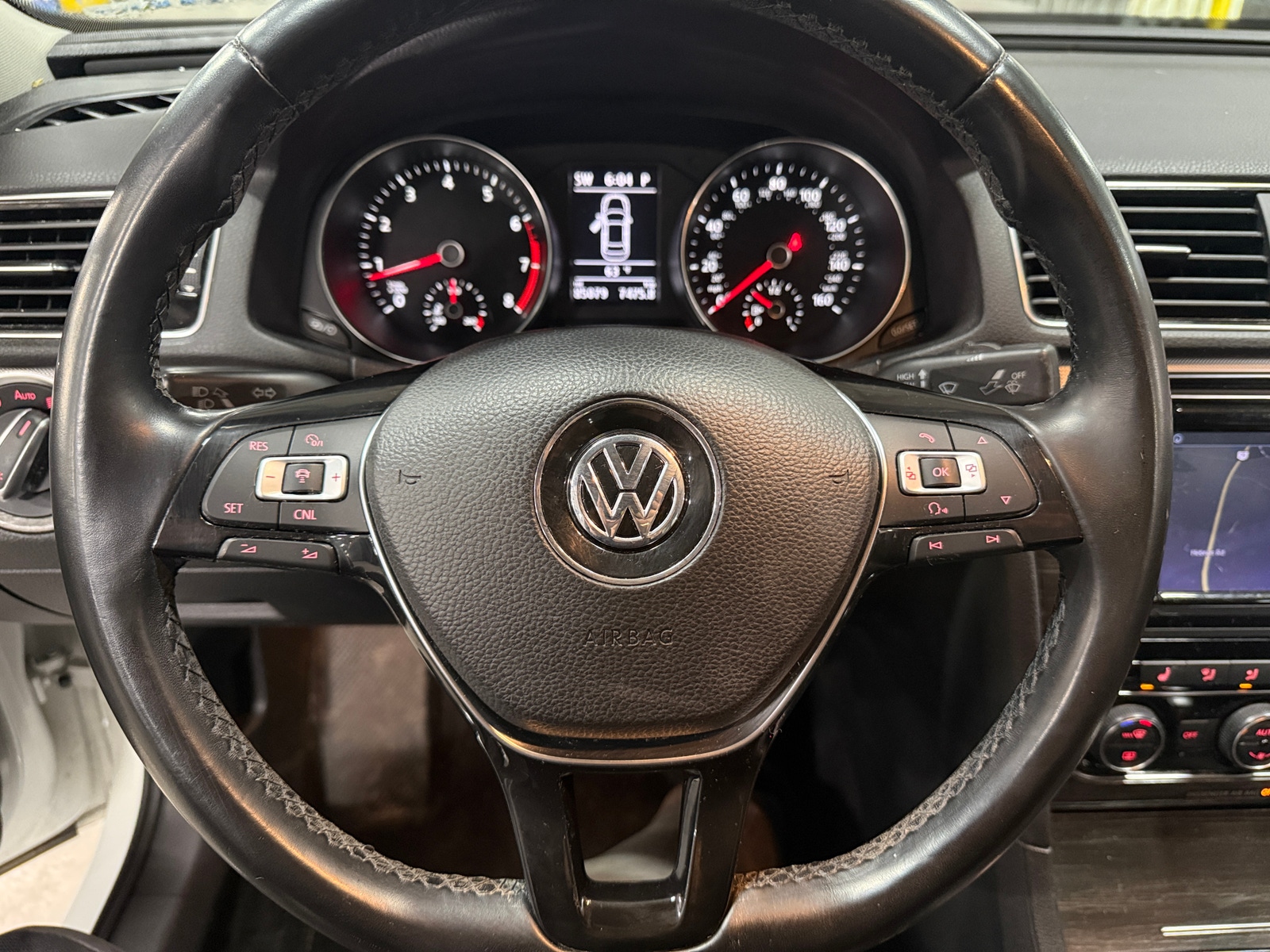 Thumbnail: 2016 Volkswagen Passat - 4