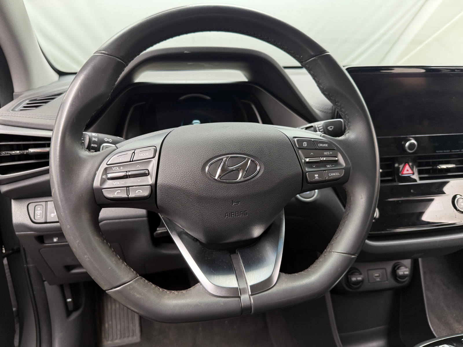 Thumbnail: 2020 Hyundai Ioniq - 4