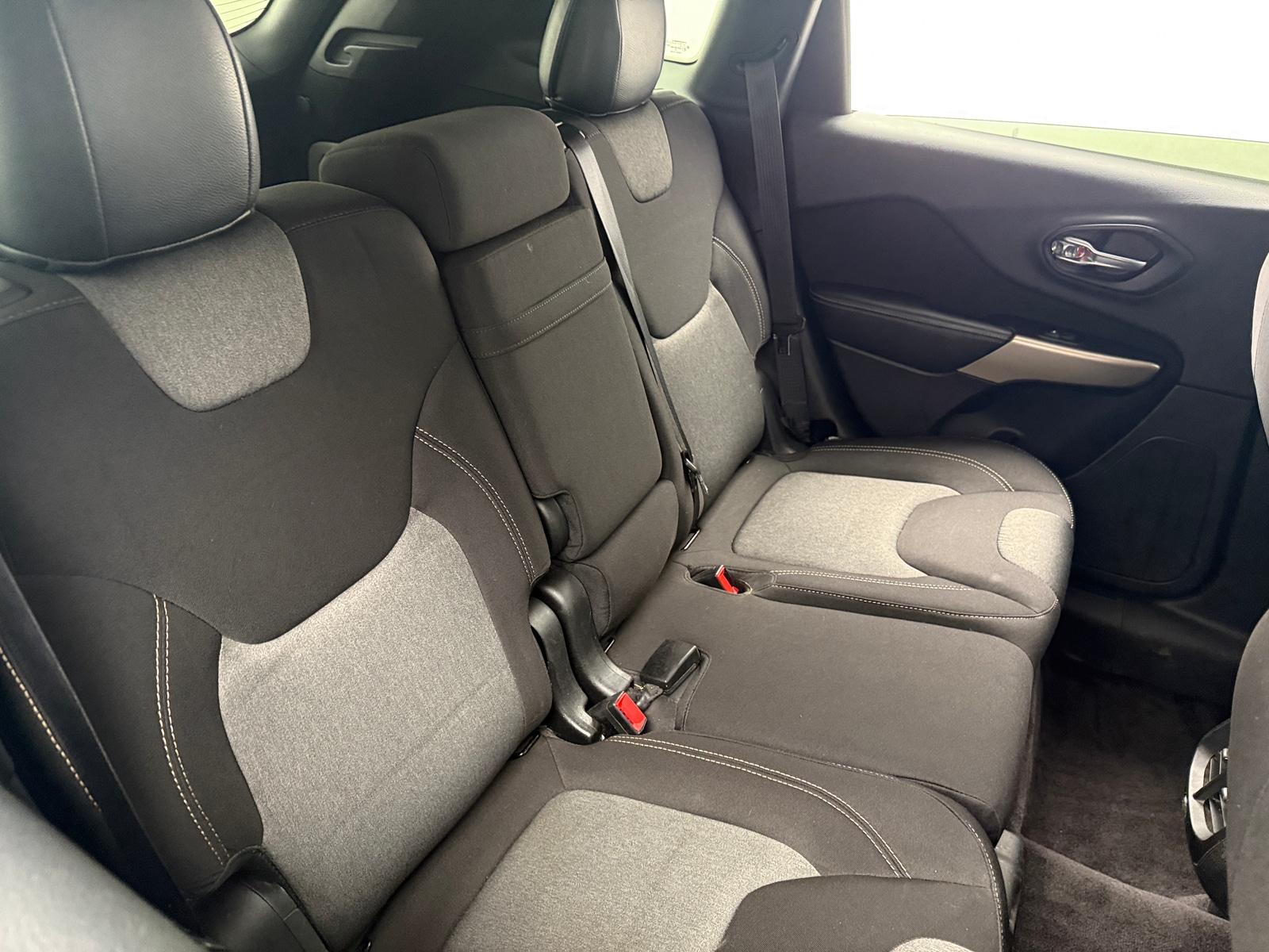 Thumbnail: 2018 Jeep Cherokee - 6