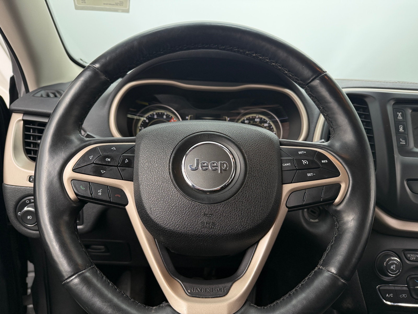 Thumbnail: 2018 Jeep Cherokee - 5