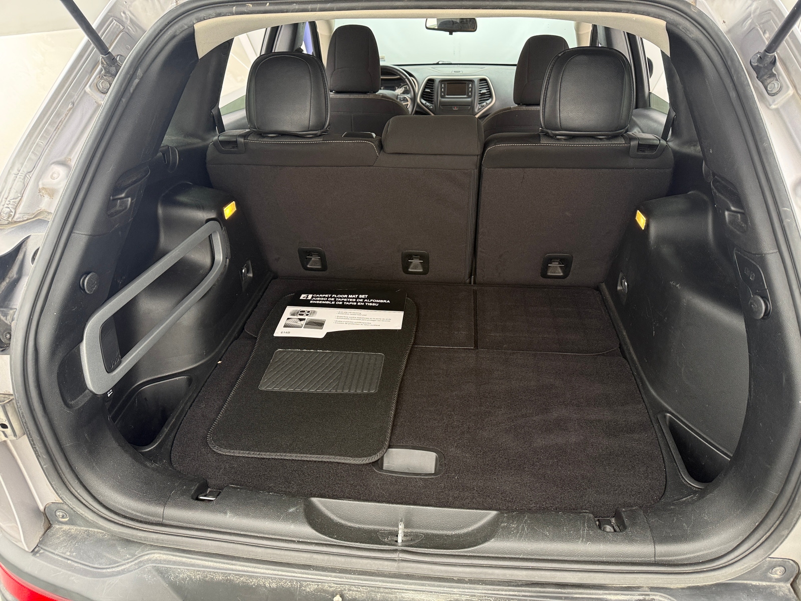 Thumbnail: 2018 Jeep Cherokee - 7