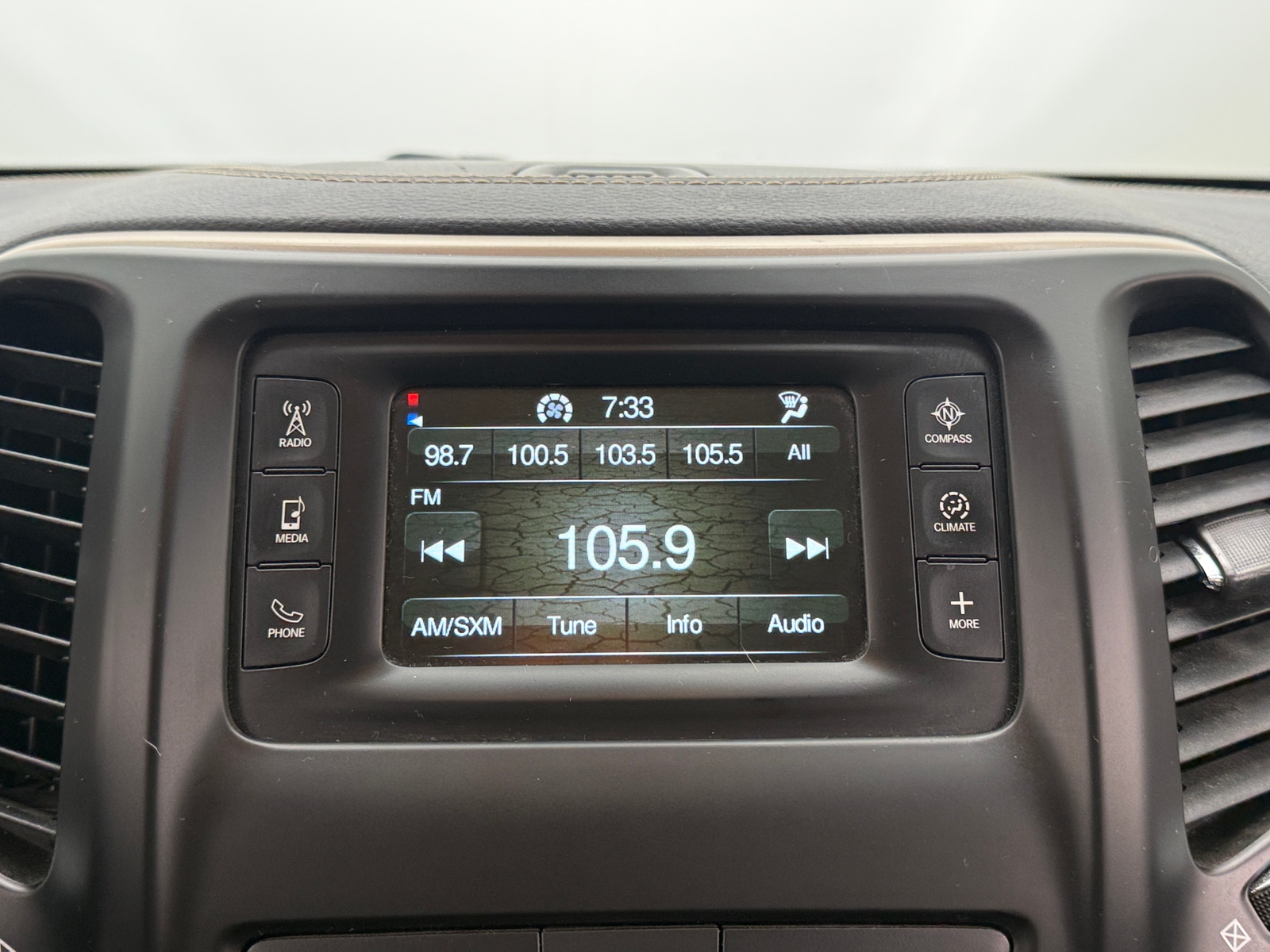 Thumbnail: 2018 Jeep Cherokee - 4