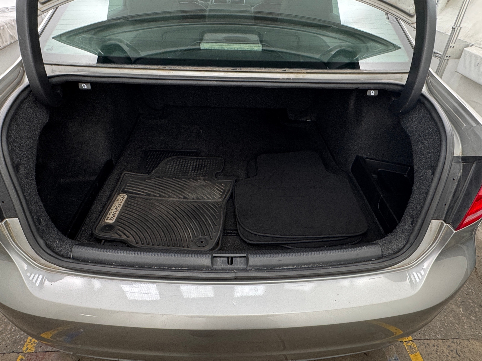 Thumbnail: 2013 Volkswagen Passat - 6