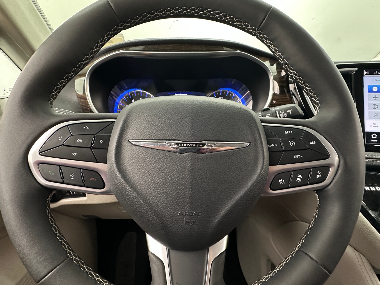 Thumbnail: 2024 Chrysler Pacifica - 4