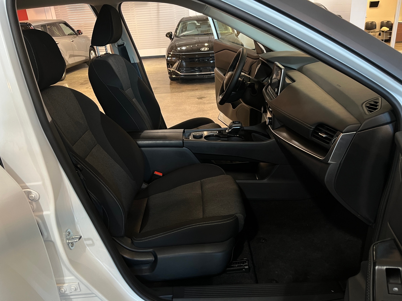 Thumbnail: 2025 Nissan Rogue - 2