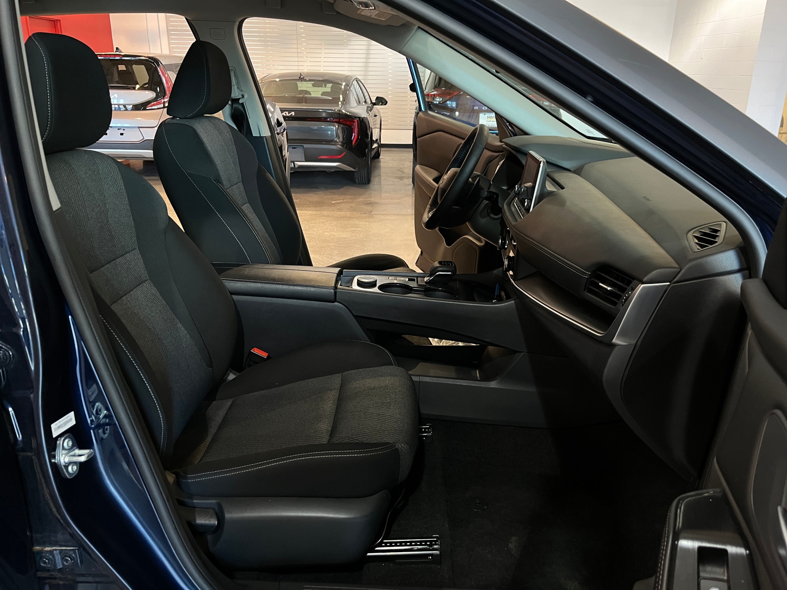 Thumbnail: 2025 Nissan Rogue - 2