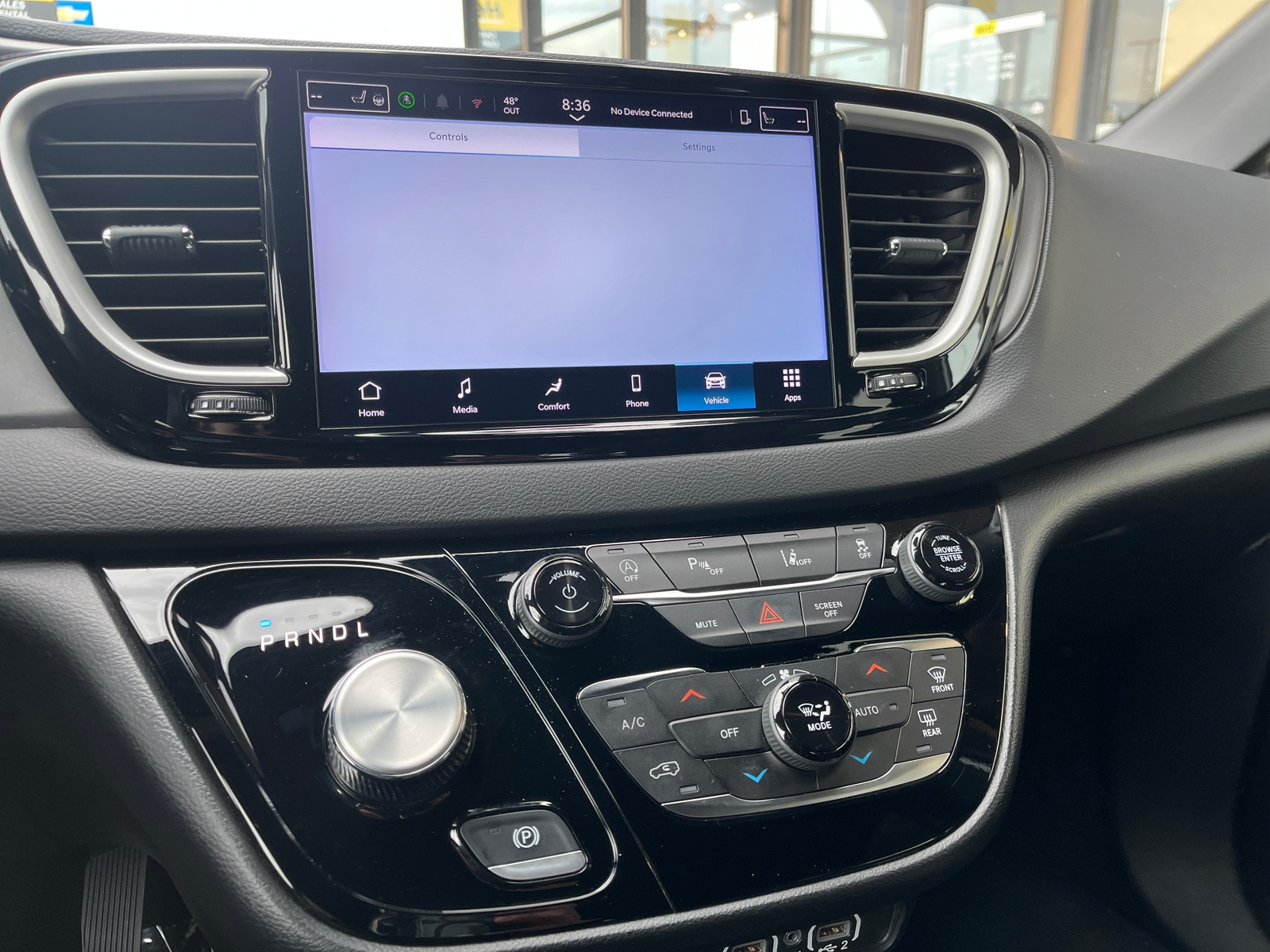 Thumbnail: 2025 Chrysler Pacifica - 3