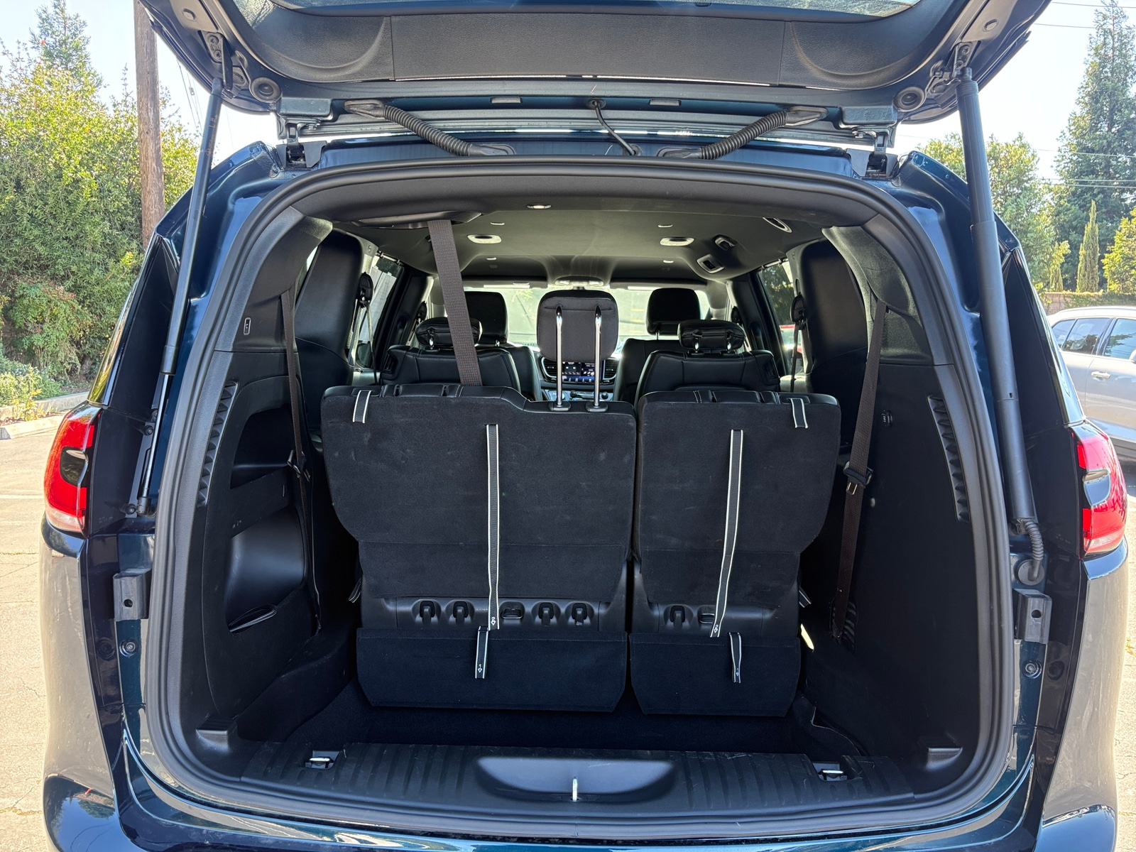 Thumbnail: 2025 Chrysler Pacifica - 6