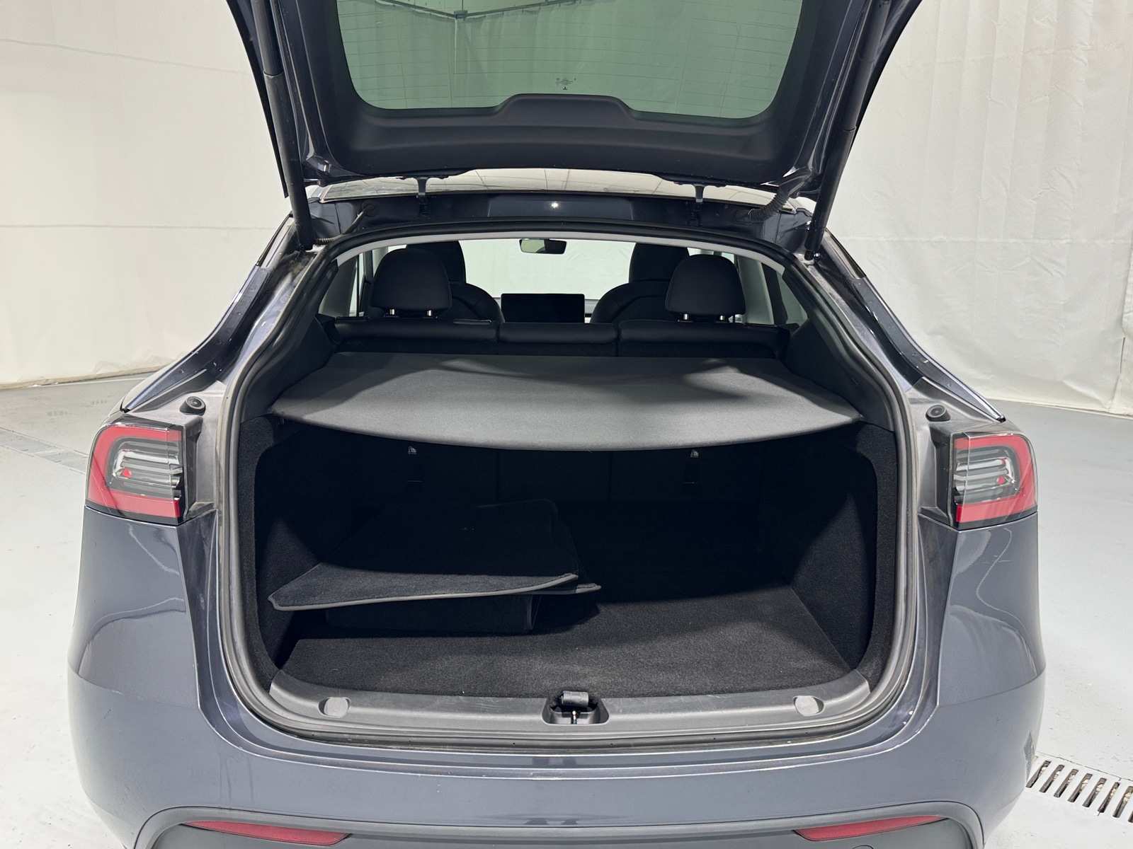 Thumbnail: 2023 Tesla Model Y - 6