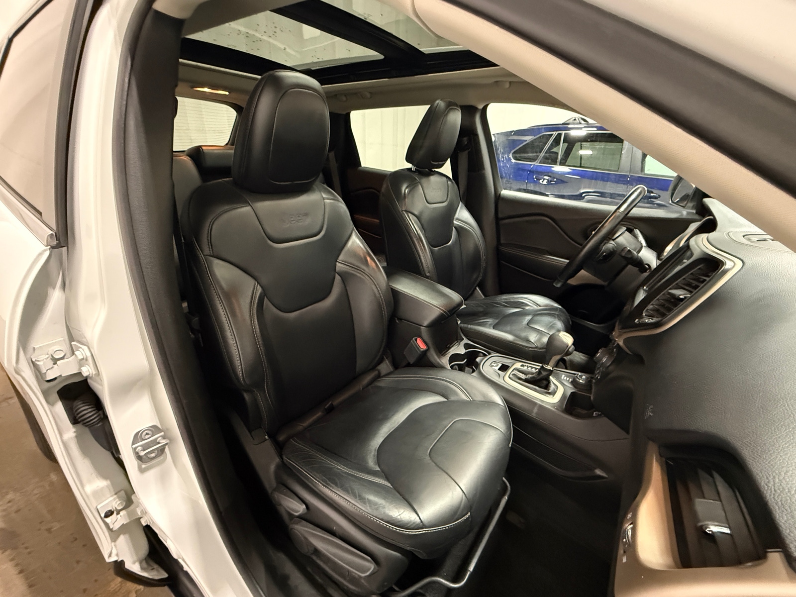 Thumbnail: 2017 Jeep Cherokee - 2