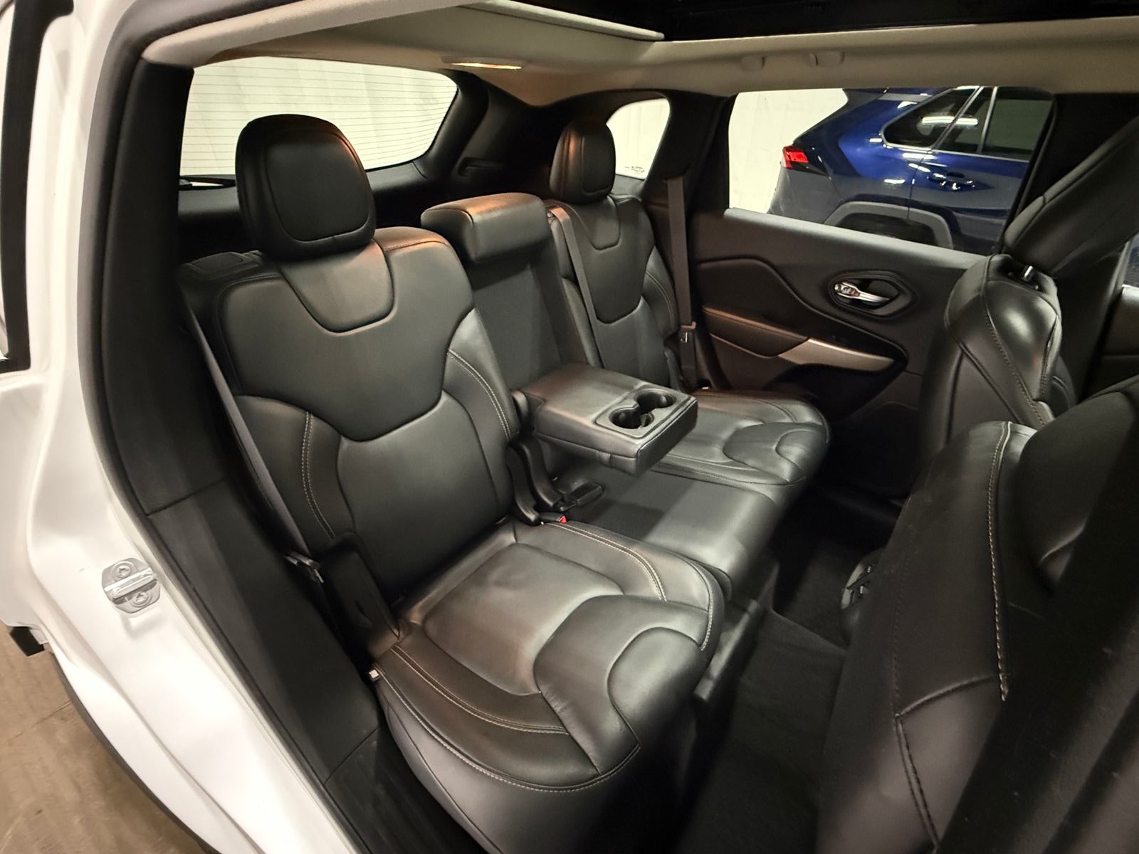 Thumbnail: 2017 Jeep Cherokee - 6