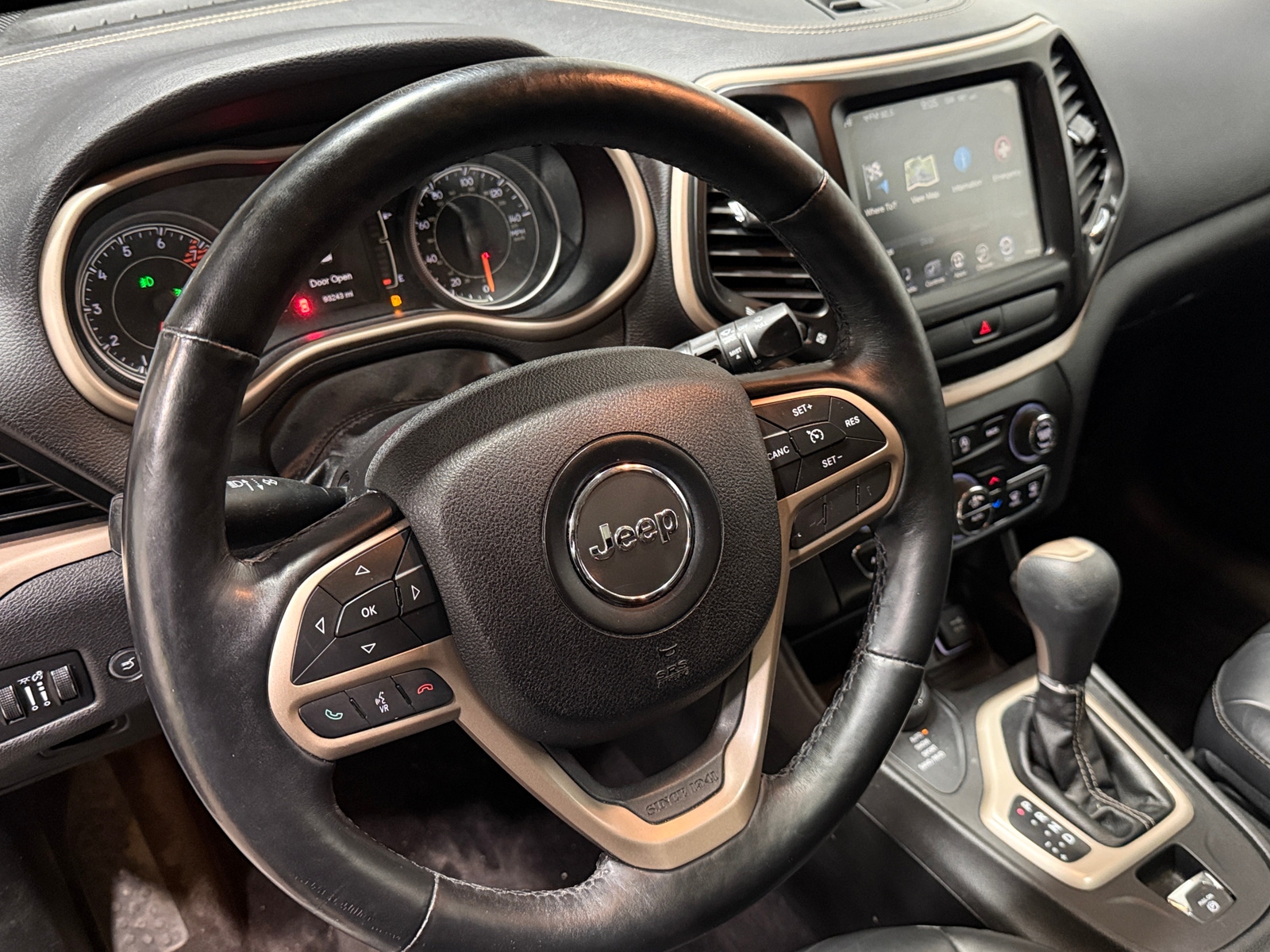 Thumbnail: 2017 Jeep Cherokee - 5