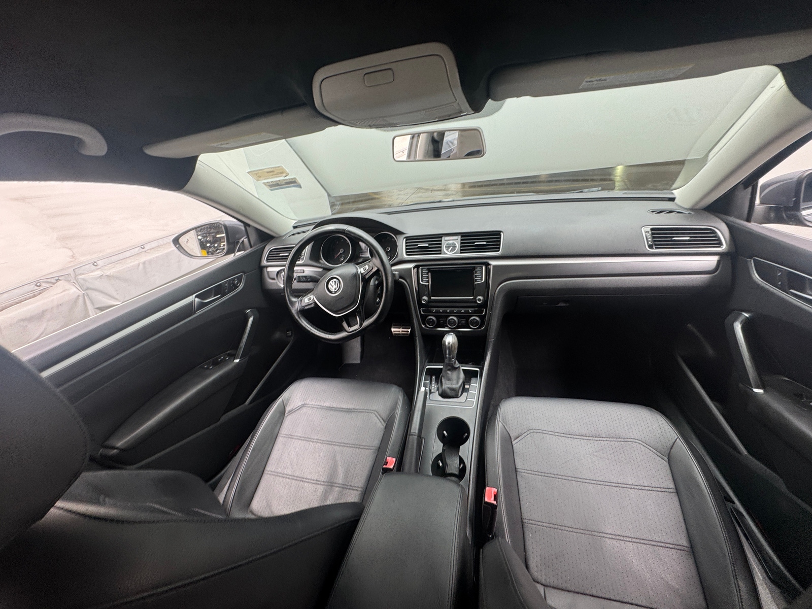 Thumbnail: 2017 Volkswagen Passat - 2