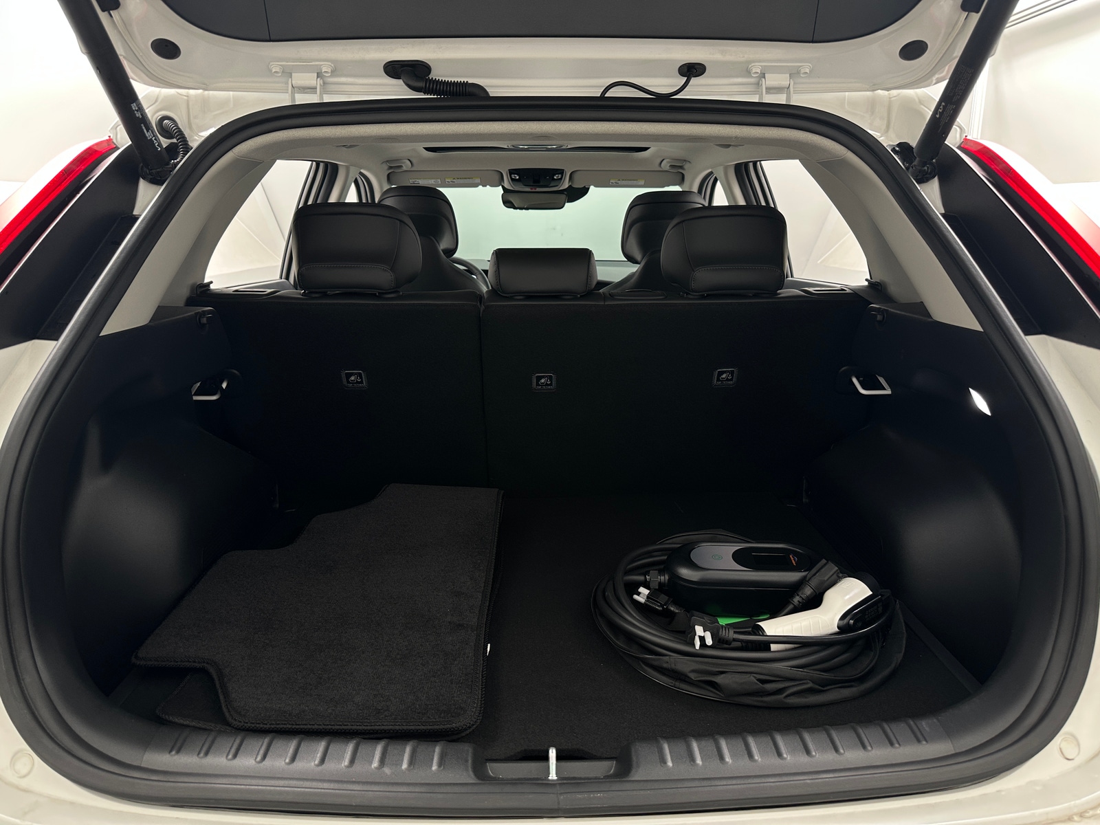 Thumbnail: 2024 Kia Niro - 6