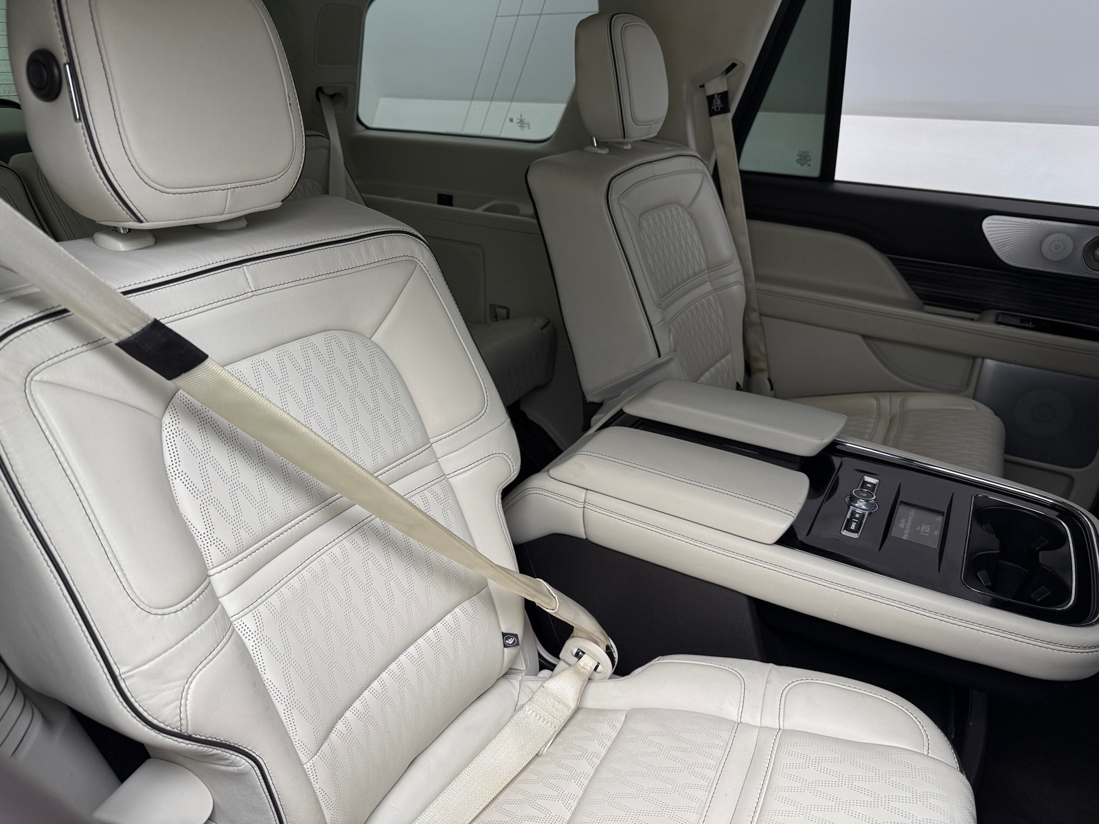 Thumbnail: 2020 Lincoln Navigator - 6