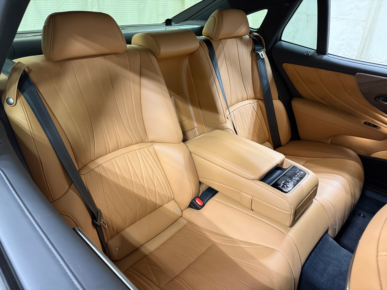 Thumbnail: 2023 Lexus LS - 5