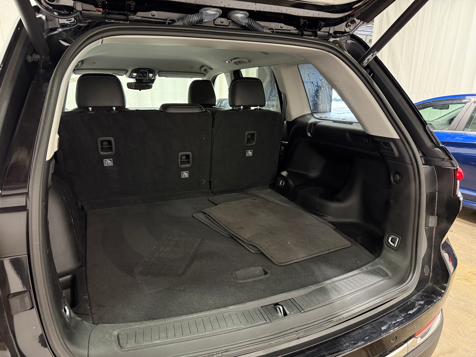 Thumbnail: 2023 Jeep Grand Cherokee - 6