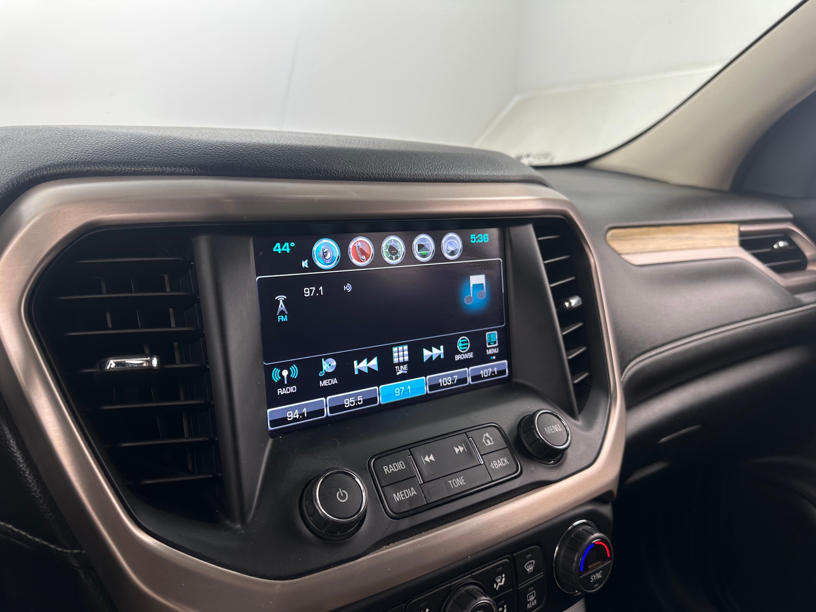 Thumbnail: 2019 GMC Acadia - 3