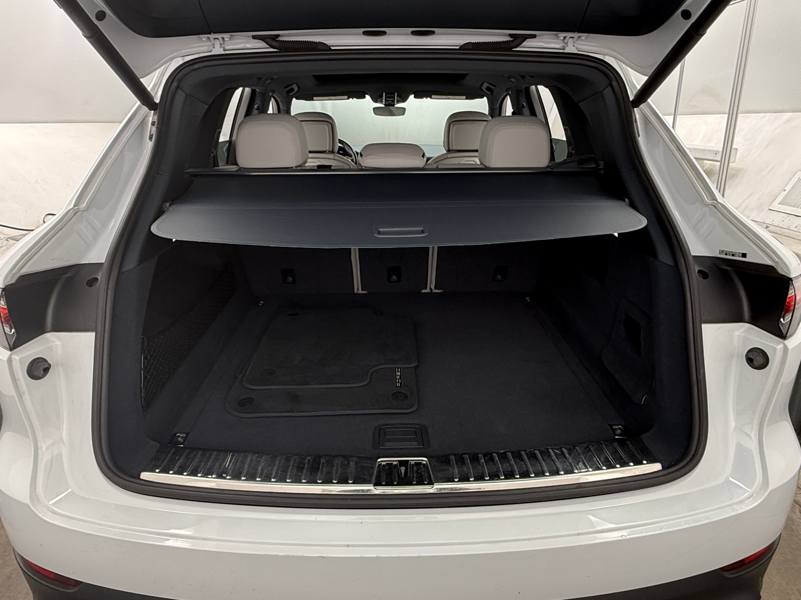 Thumbnail: 2020 Porsche Cayenne - 6