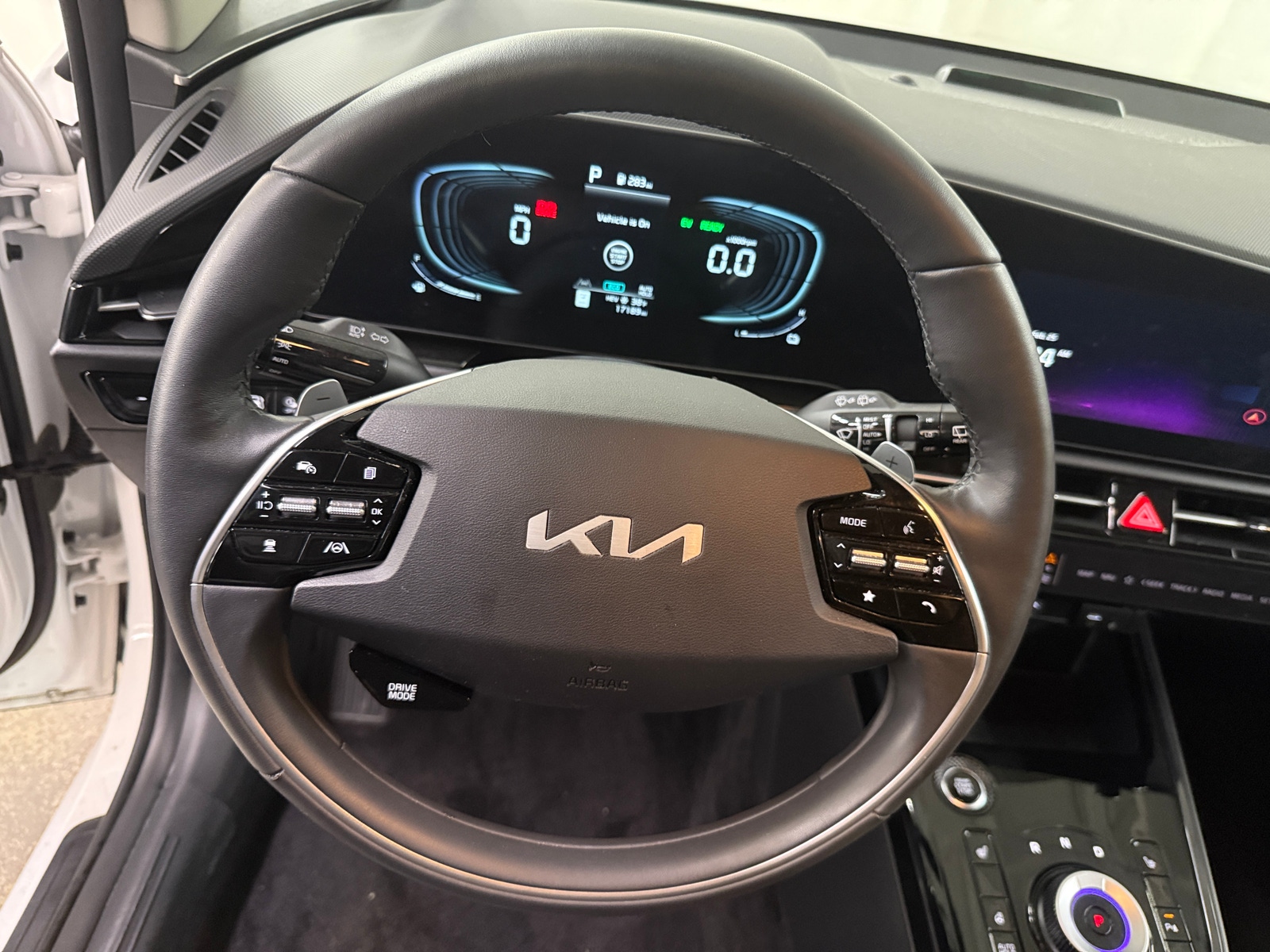 Thumbnail: 2024 Kia Niro - 4