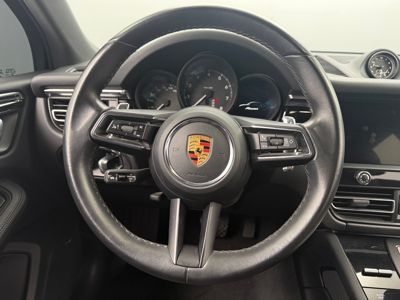 Thumbnail: 2023 Porsche Macan - 5