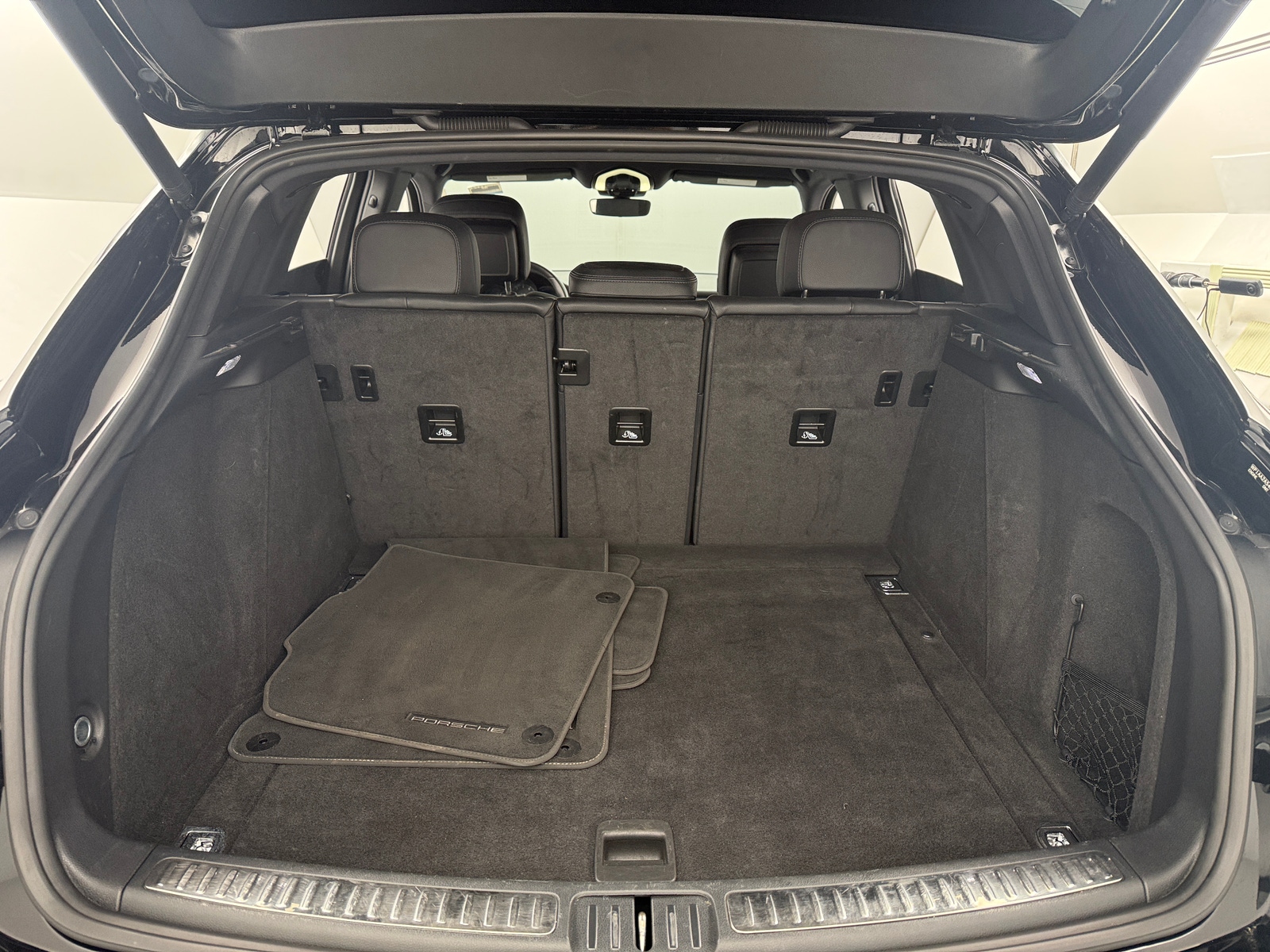 Thumbnail: 2023 Porsche Macan - 7