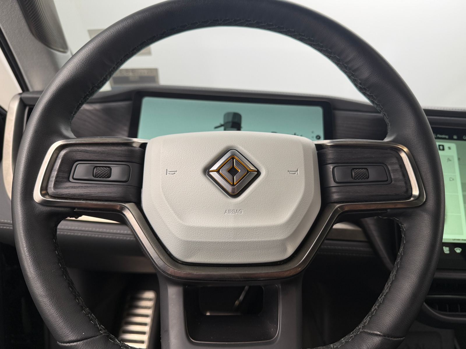 Thumbnail: 2024 Rivian R1S - 4