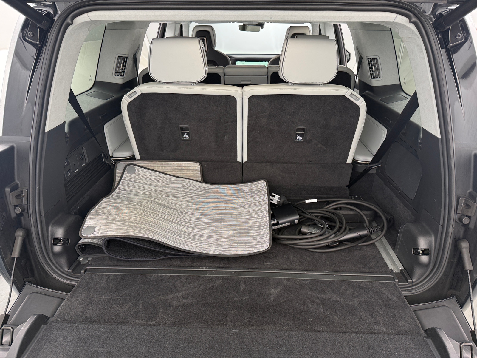 Thumbnail: 2024 Rivian R1S - 6