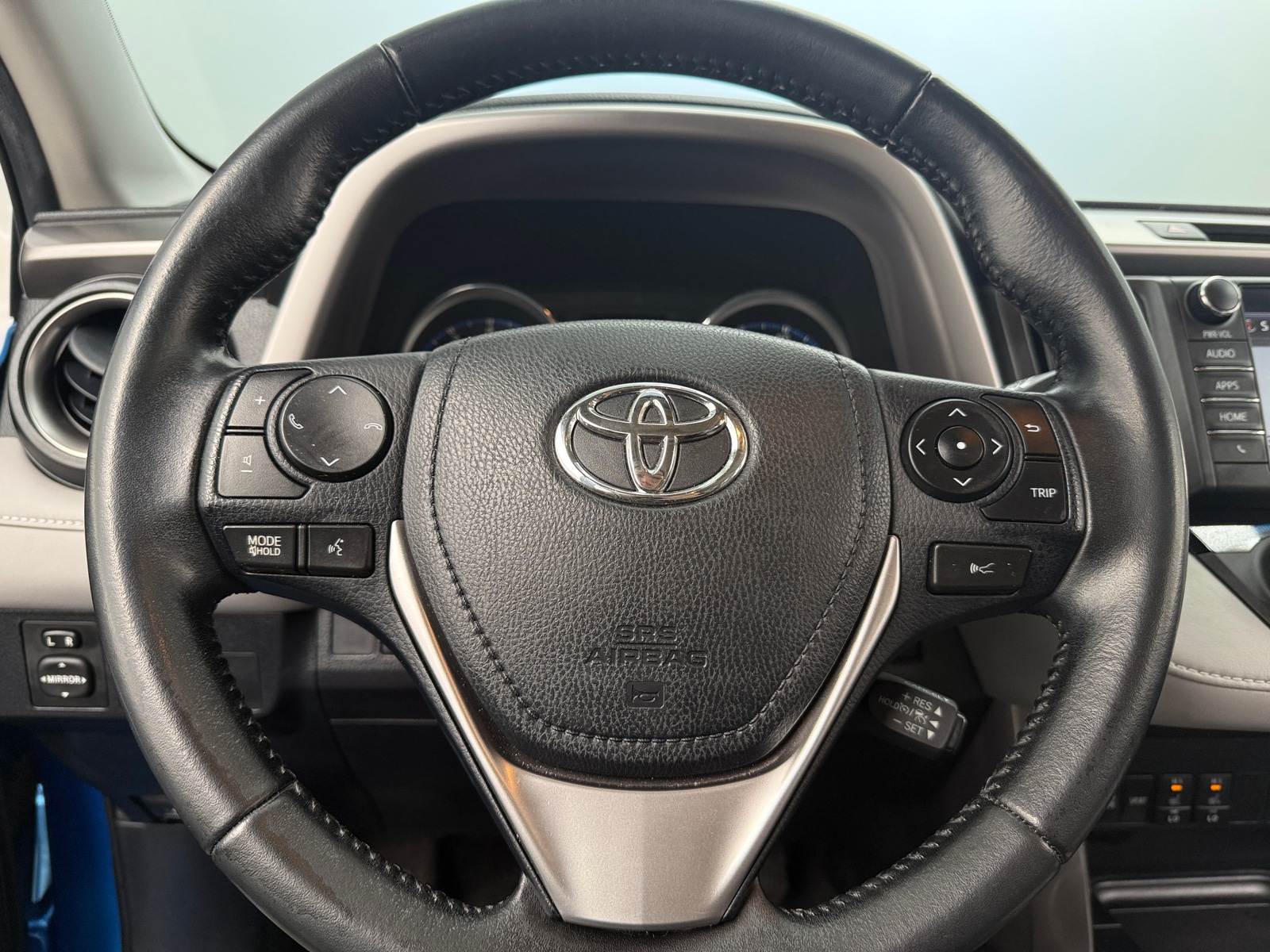 Thumbnail: 2017 Toyota RAV4 - 4