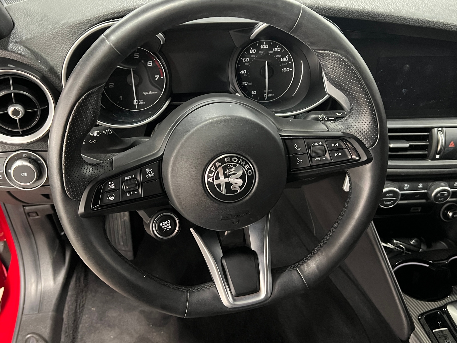 Thumbnail: 2023 Alfa Romeo Giulia - 4