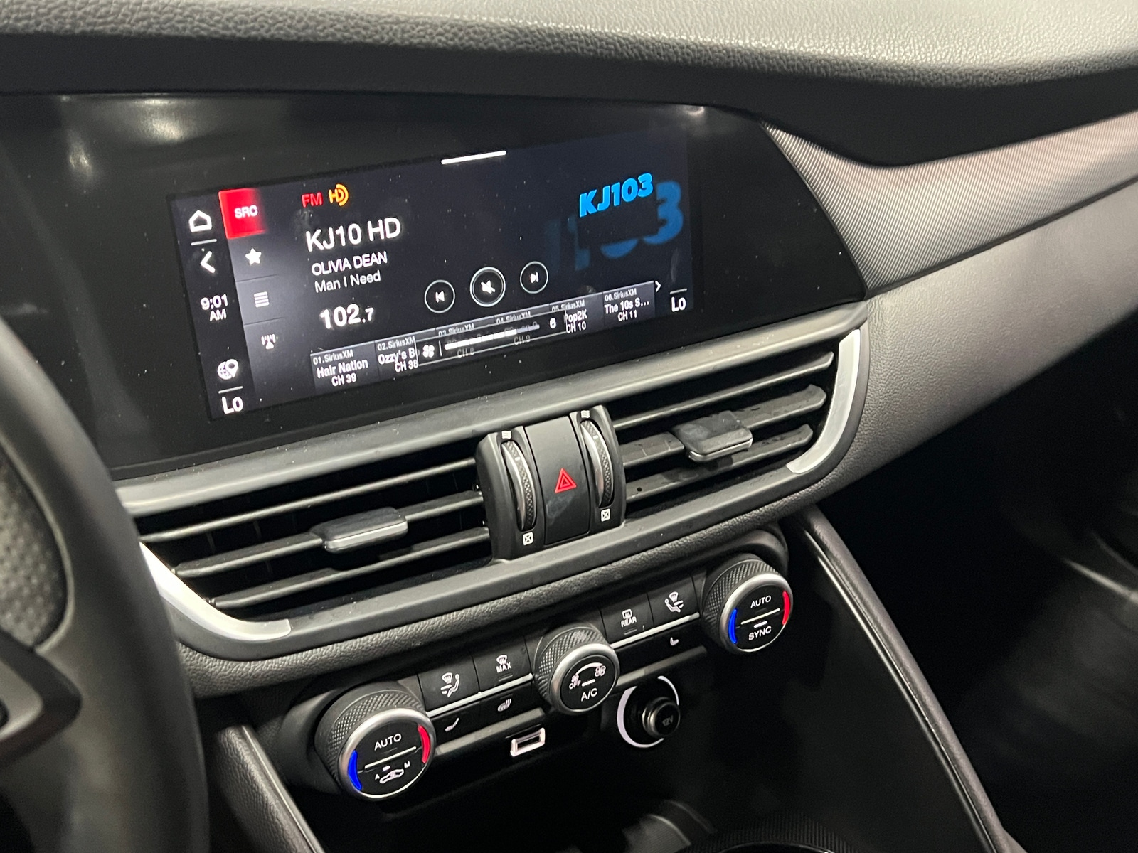 Thumbnail: 2023 Alfa Romeo Giulia - 3