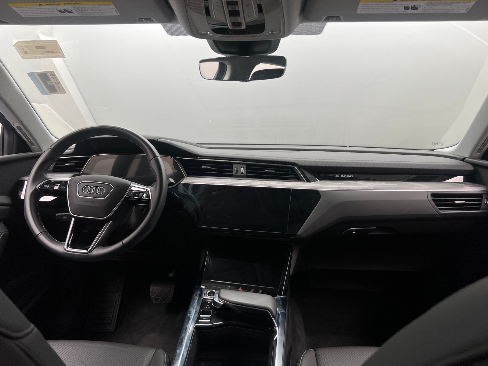 Thumbnail: 2022 Audi e-tron S - 2