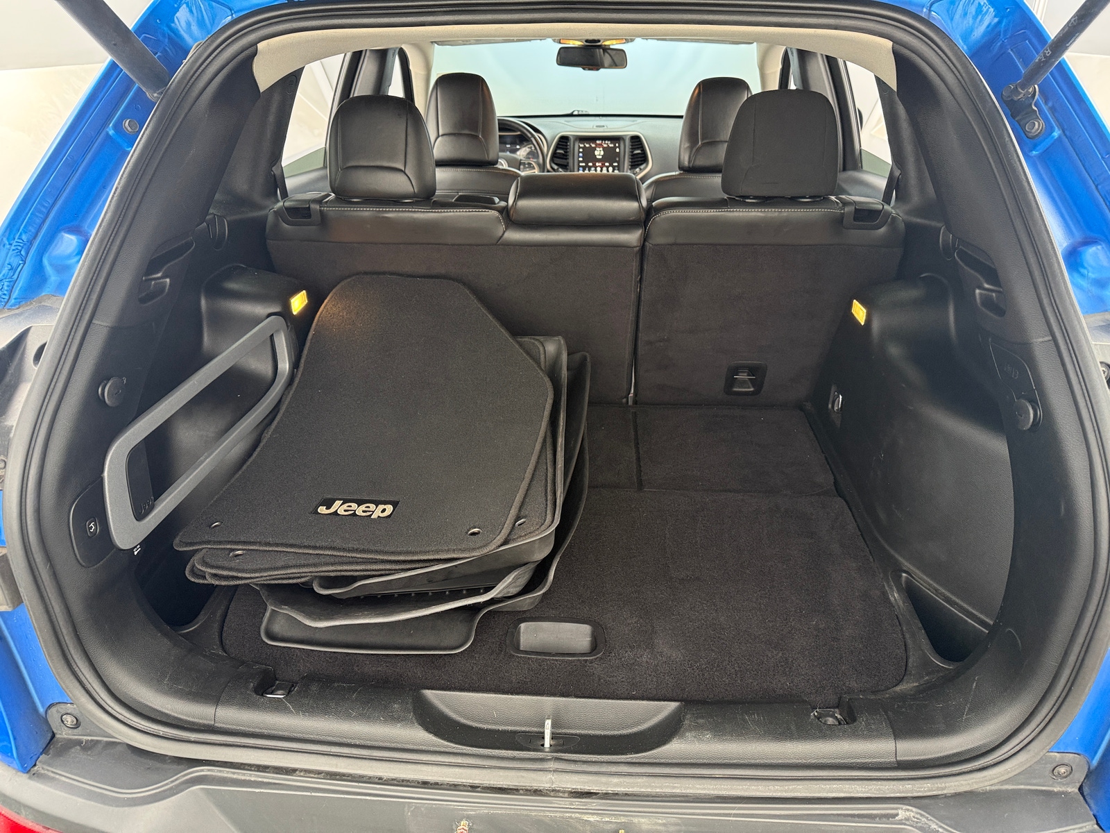 Thumbnail: 2018 Jeep Cherokee - 6